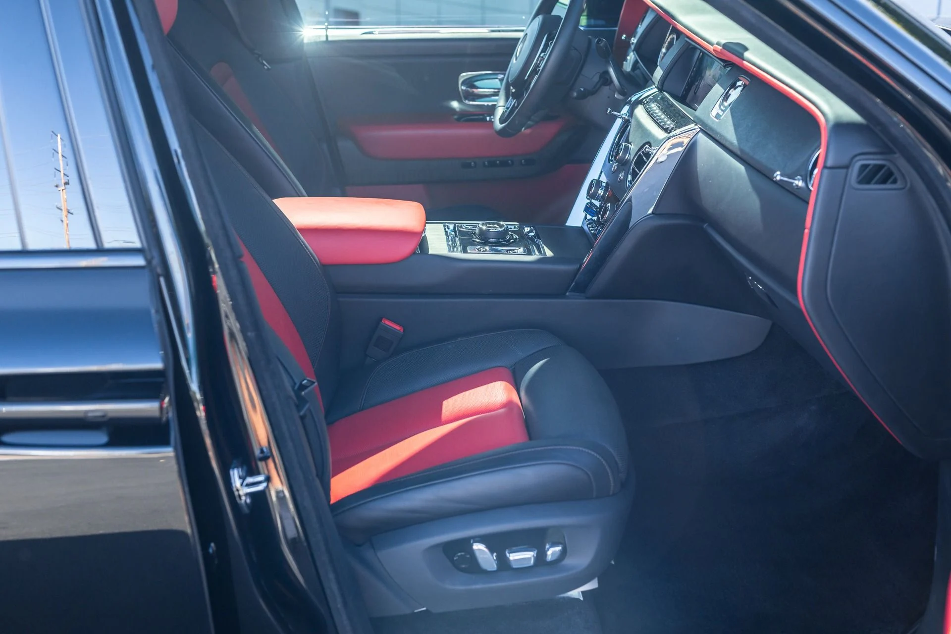 mph036_2175565604_Used_2021_Rolls_Royce_Cullinan_1698712234_672fb1d3e7