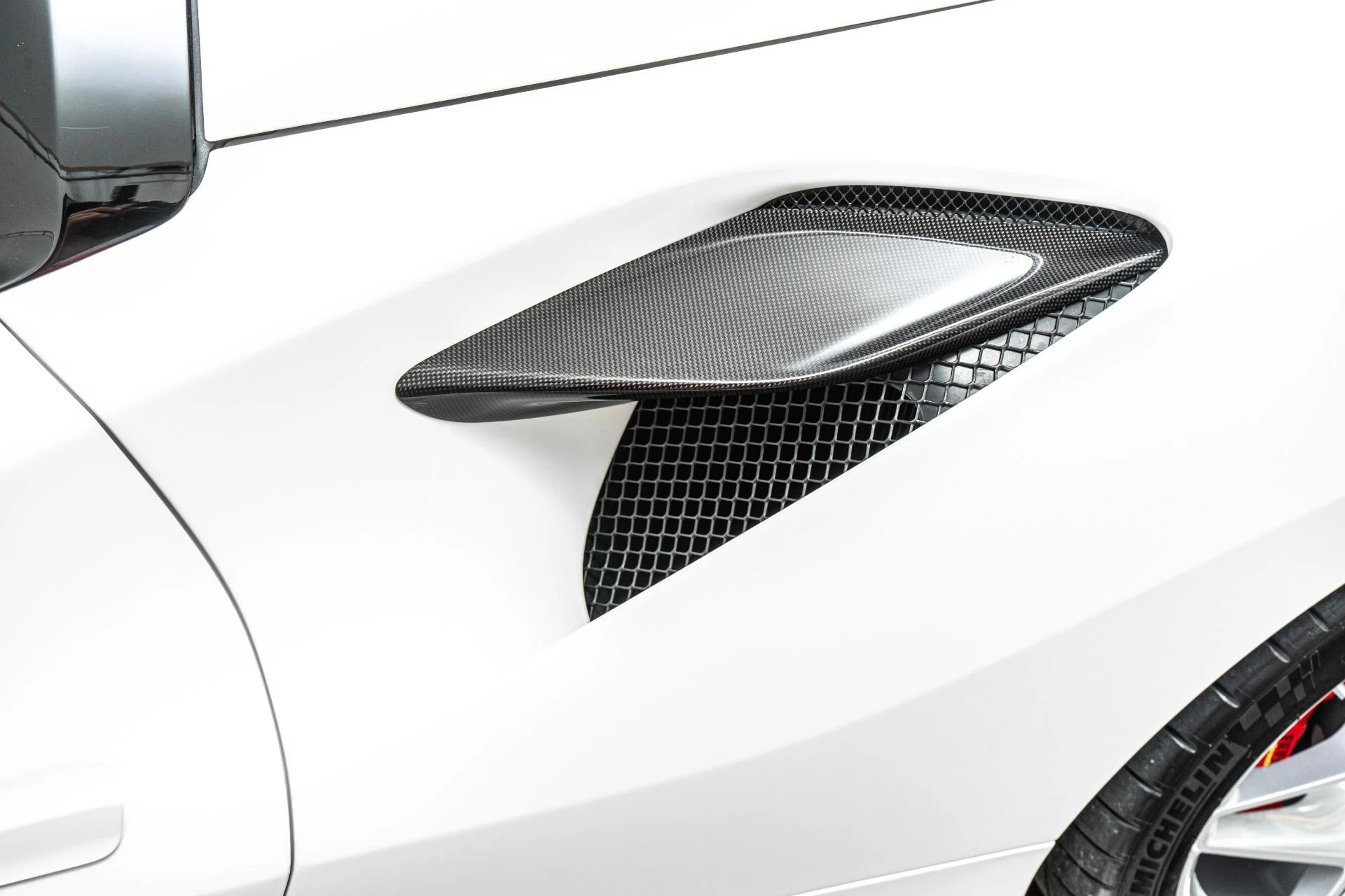 mph036_2175762658_Used_2023_Ferrari_F8_Spider_Low_Miles_Two_Tone_Paint_Carbon_Driving_Zone_Passenger_Display_1789405204_4f8780c9b6