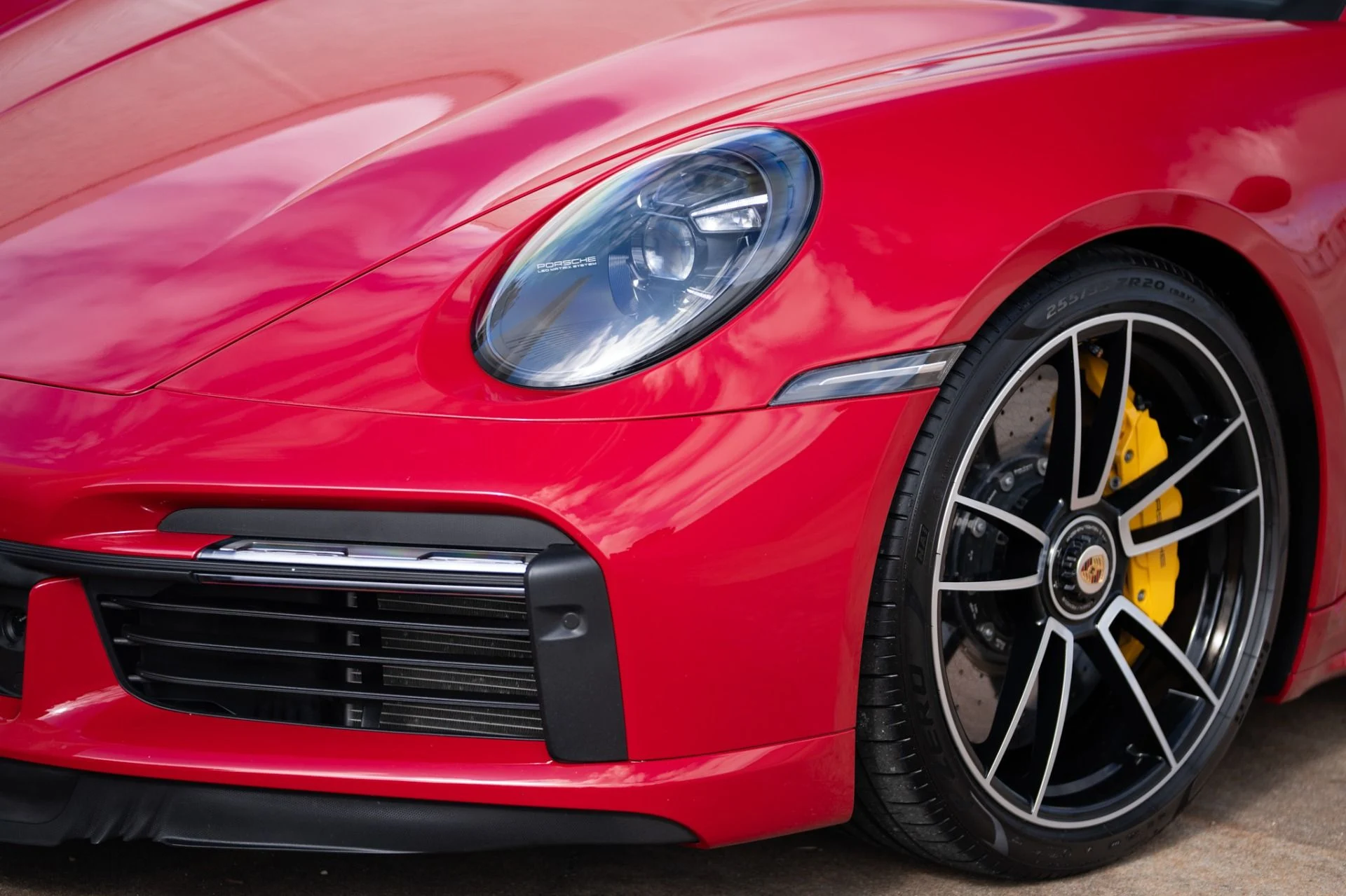 mph036_2193834025_Used_2021_Porsche_911_Turbo_S_Cabriolet_1765565063_1a511d7946