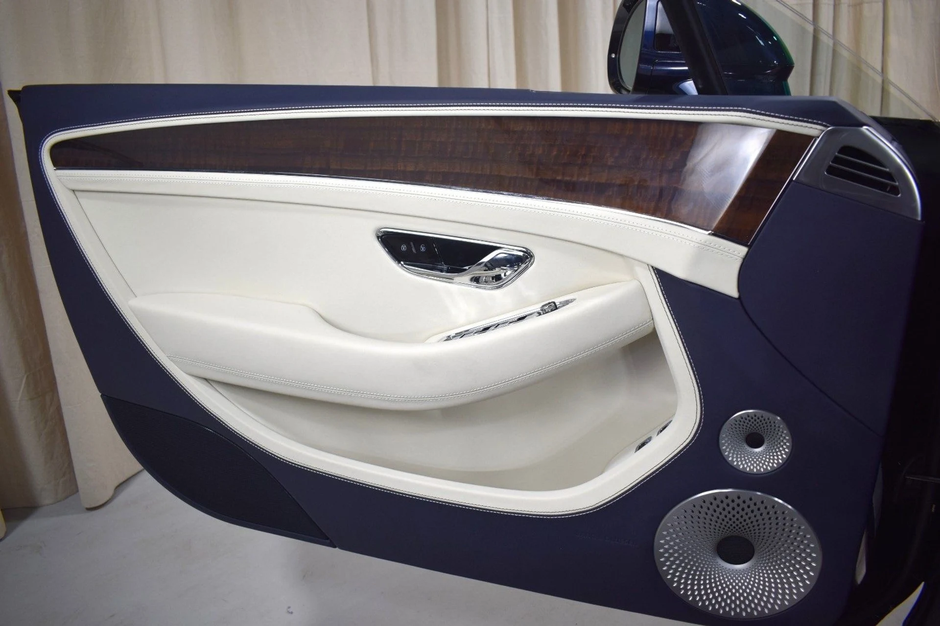 mph036_2199966381_5af92280f2a605c35047e1bfcc2dcd42x_80bd63f5e1