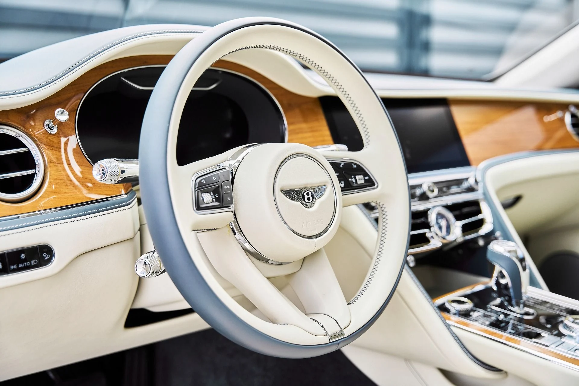 mph036_2200726152_Used_2021_Bentley_Flying_Spur_V8_1779867090_a452009e22