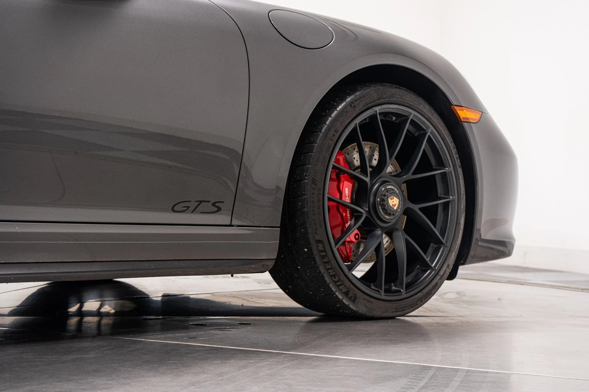 mph036_2206108198_Used_2018_Porsche_911_Targa_4_GTS_1781794965_60b12d3916