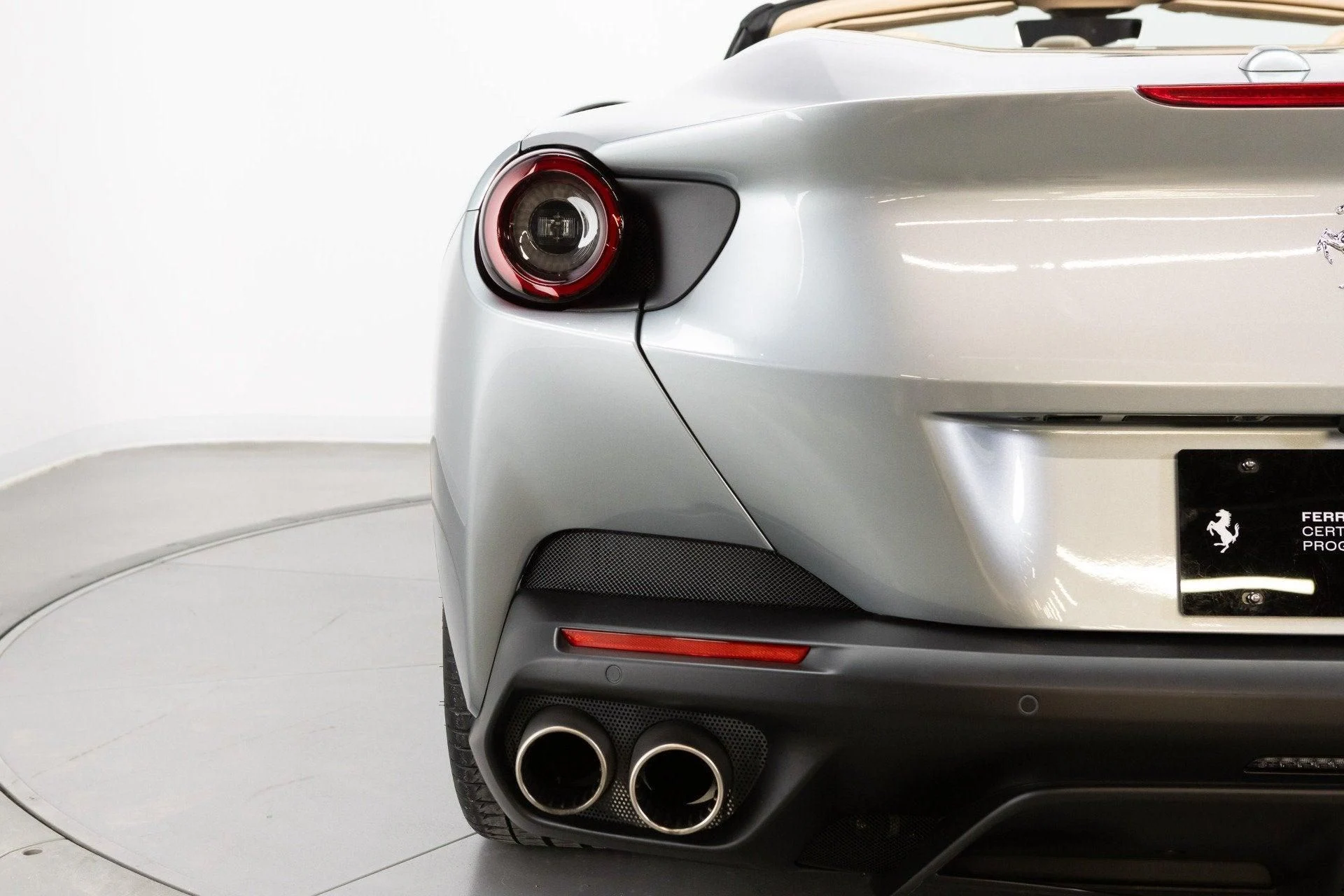 mph036_2209766596_Used_2019_Ferrari_Portofino_1792504066_5433c38813
