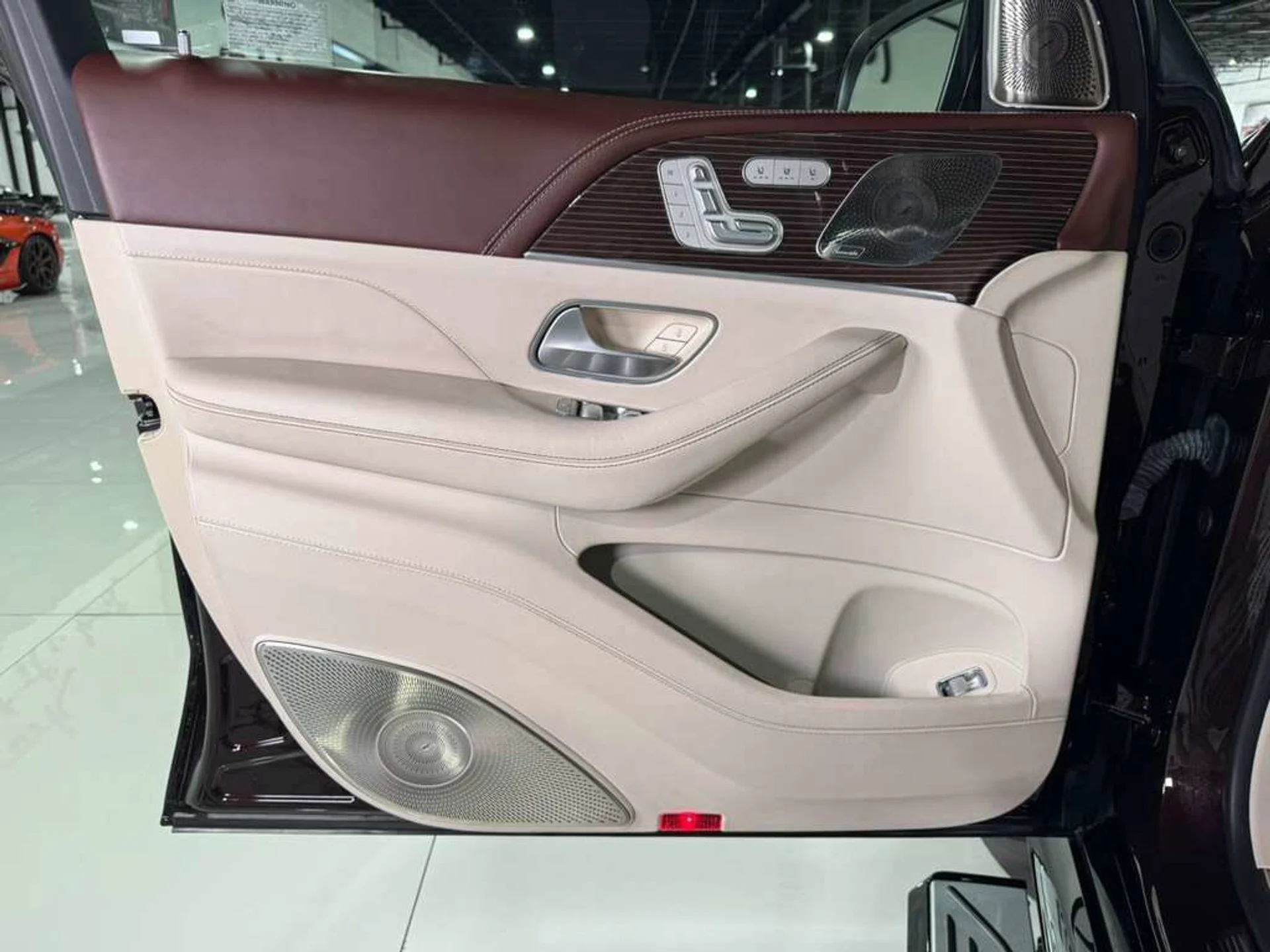 mph036_2212107360_a0b3fe5727562e8dd7f2df988bcdb085_80e7c8f46a