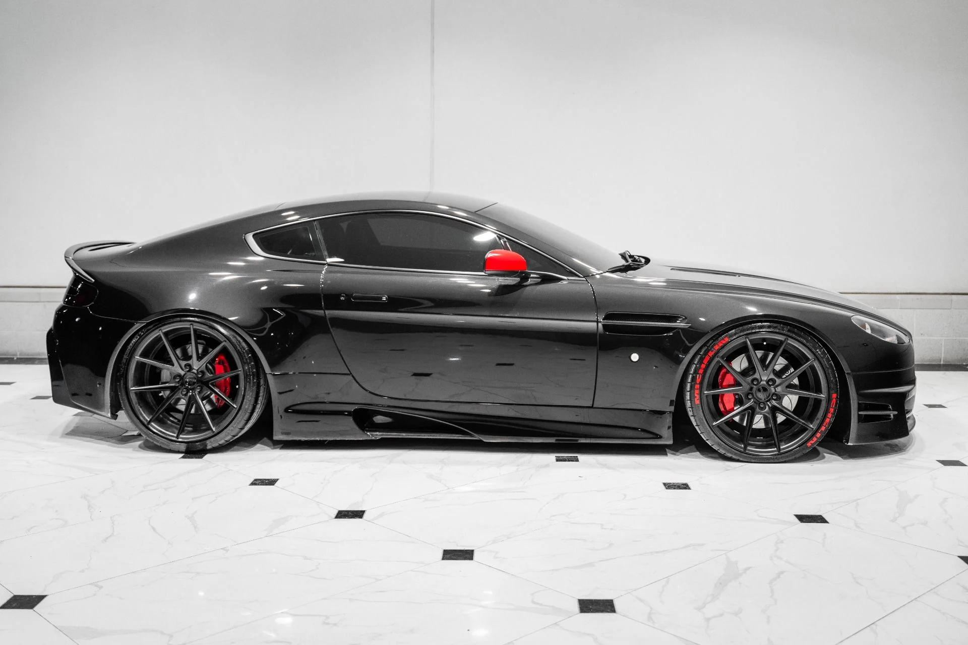 mph036_2228014100_Used_2009_Aston_Martin_V8_Vantage_1772034364_2080604b46