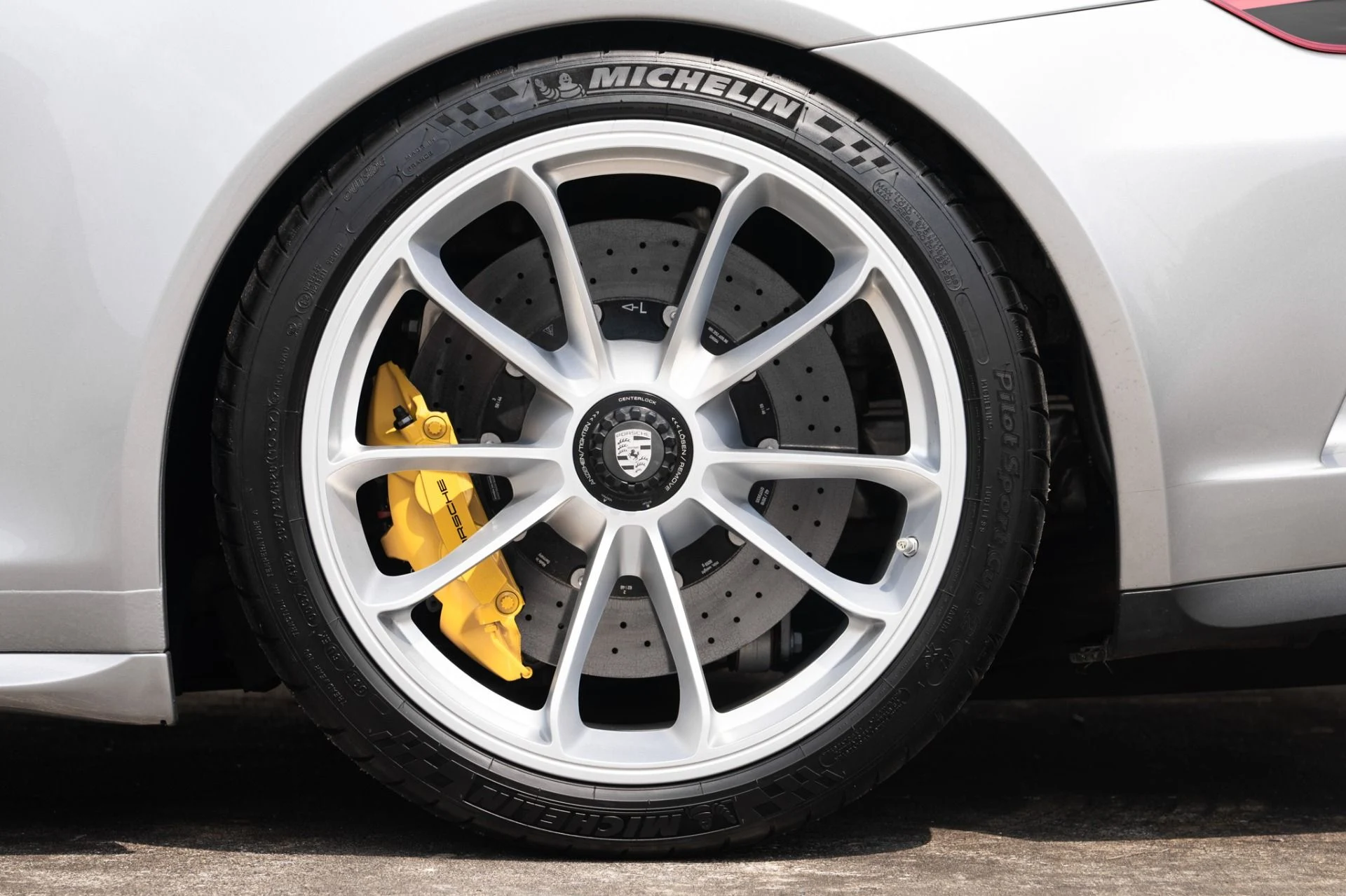 mph036_2256749942_Used_2018_Porsche_911_GT_3_Touring_1756161352_a6b397d987