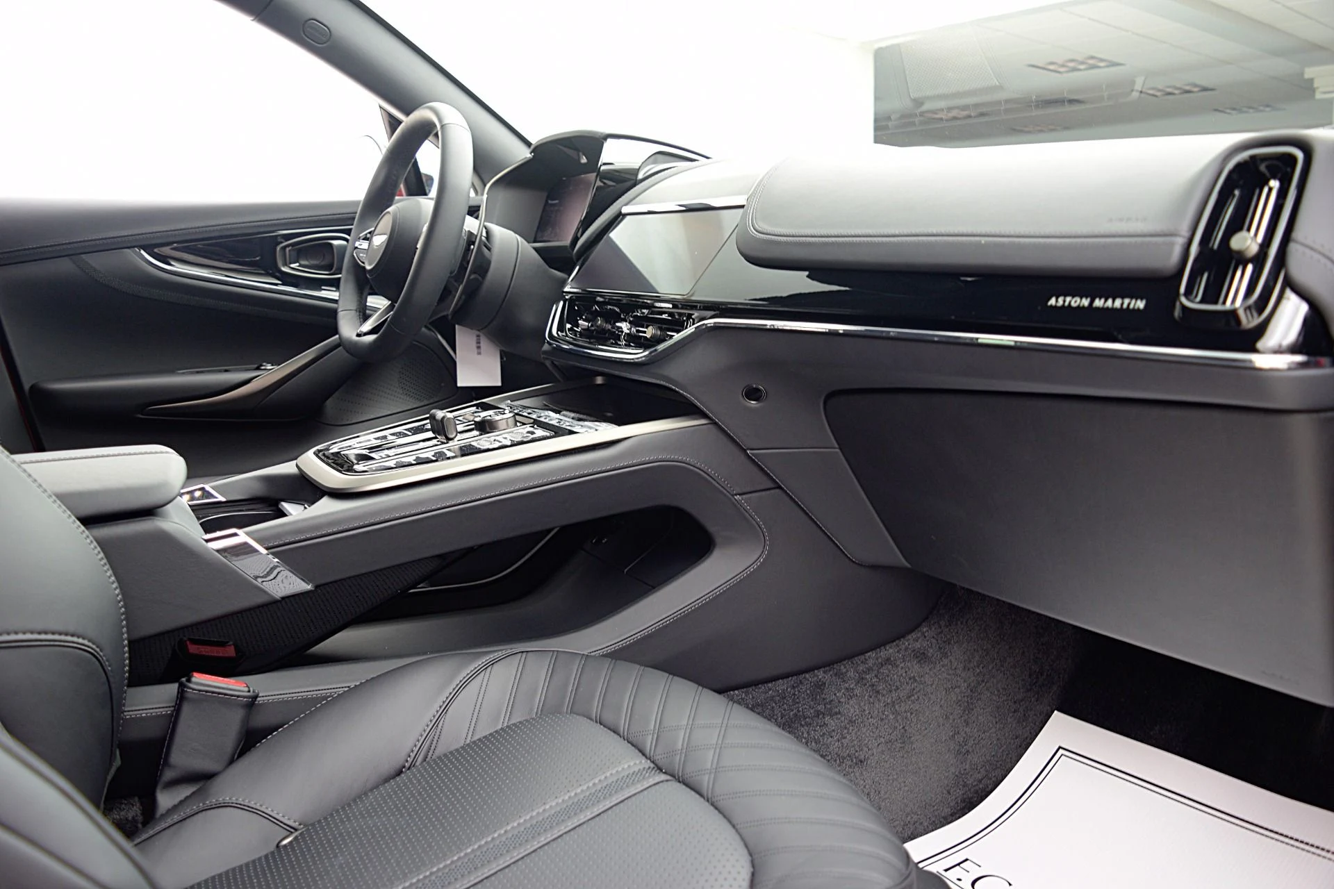 mph036_2269878132_New_2025_Aston_Martin_DBX_707_e0a4693e06