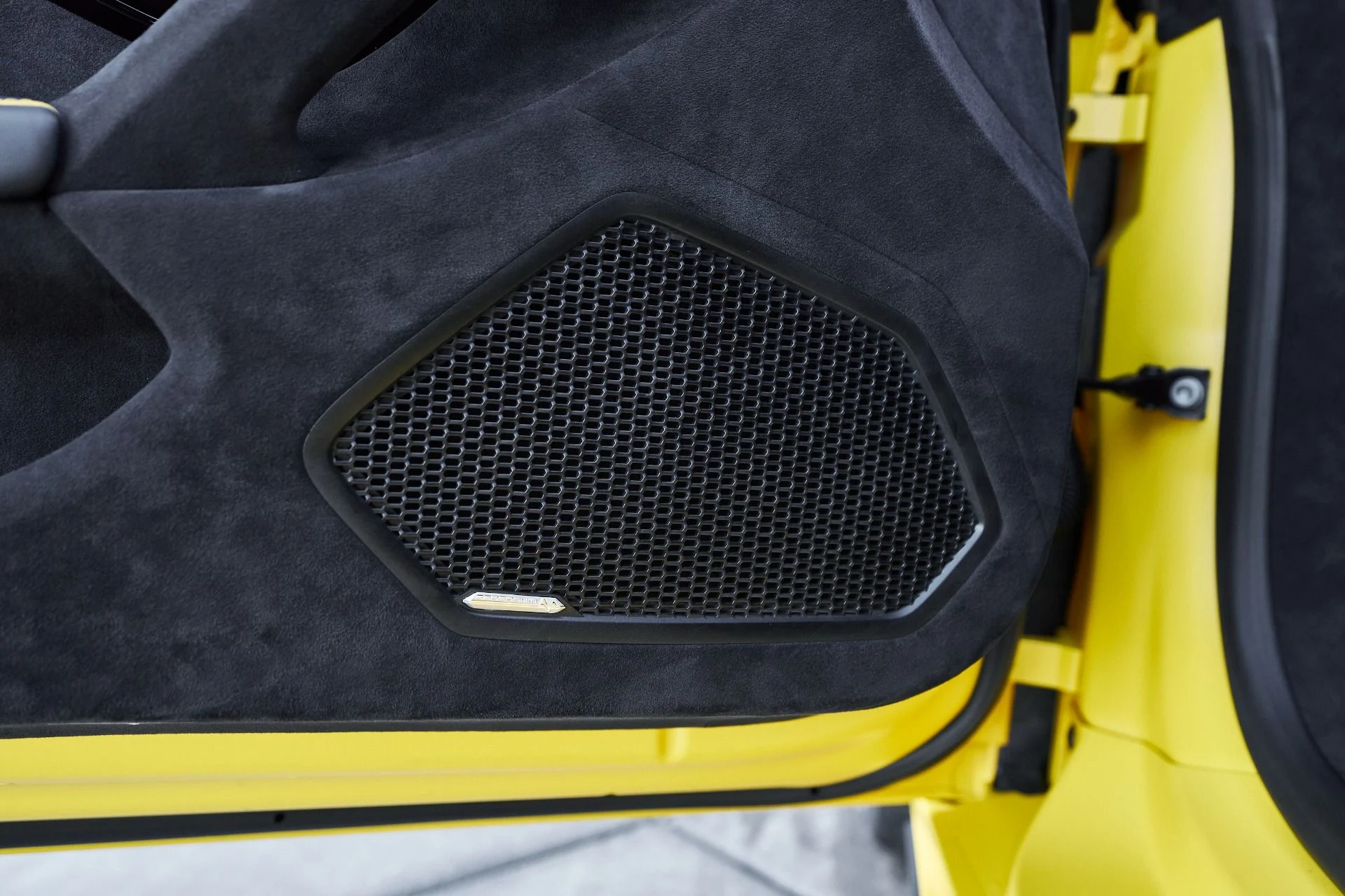 mph036_2271623511_Used_2023_Lamborghini_Huracan_Tecnica_Base_1765333522_8d2b23559d