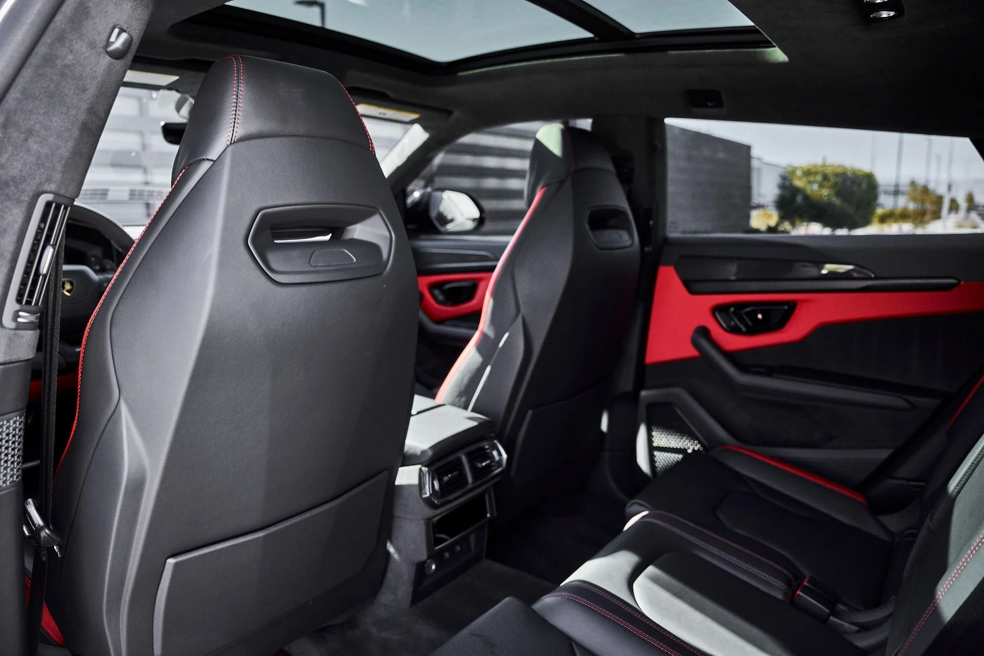 mph036_2273788424_Used_2025_Lamborghini_Urus_SE_1778289227_458d3fe9b3