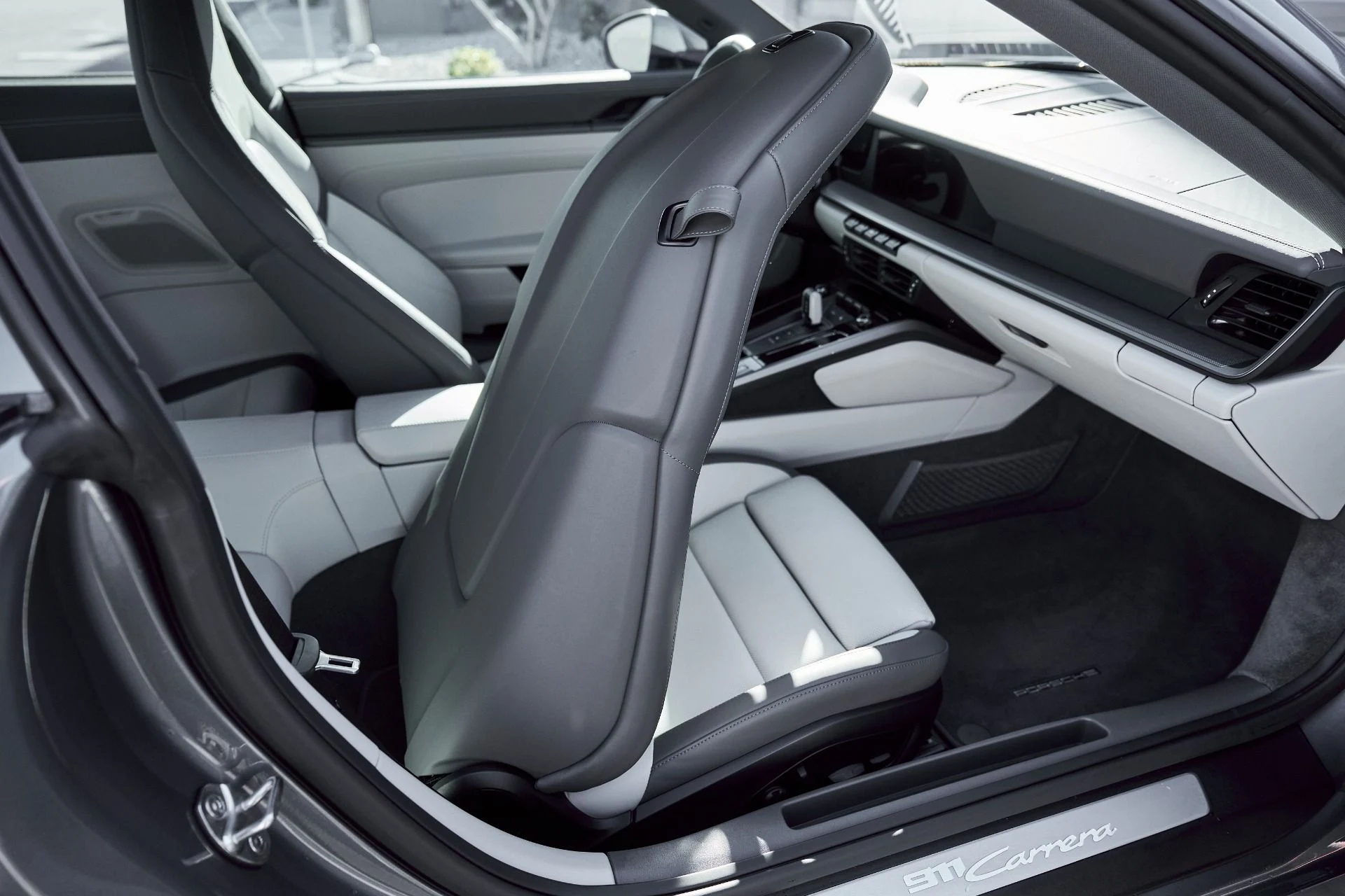 mph036_2274311837_Used_2025_Porsche_911_Carrera_1768012363_68273696f8