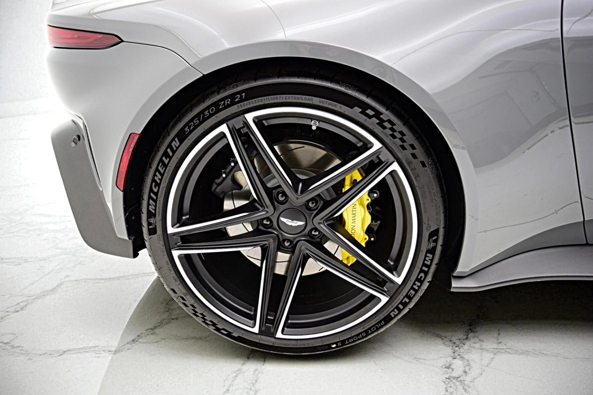 mph036_2278005204_New_2026_Aston_Martin_Vantage_Coupe_63c930dc1c