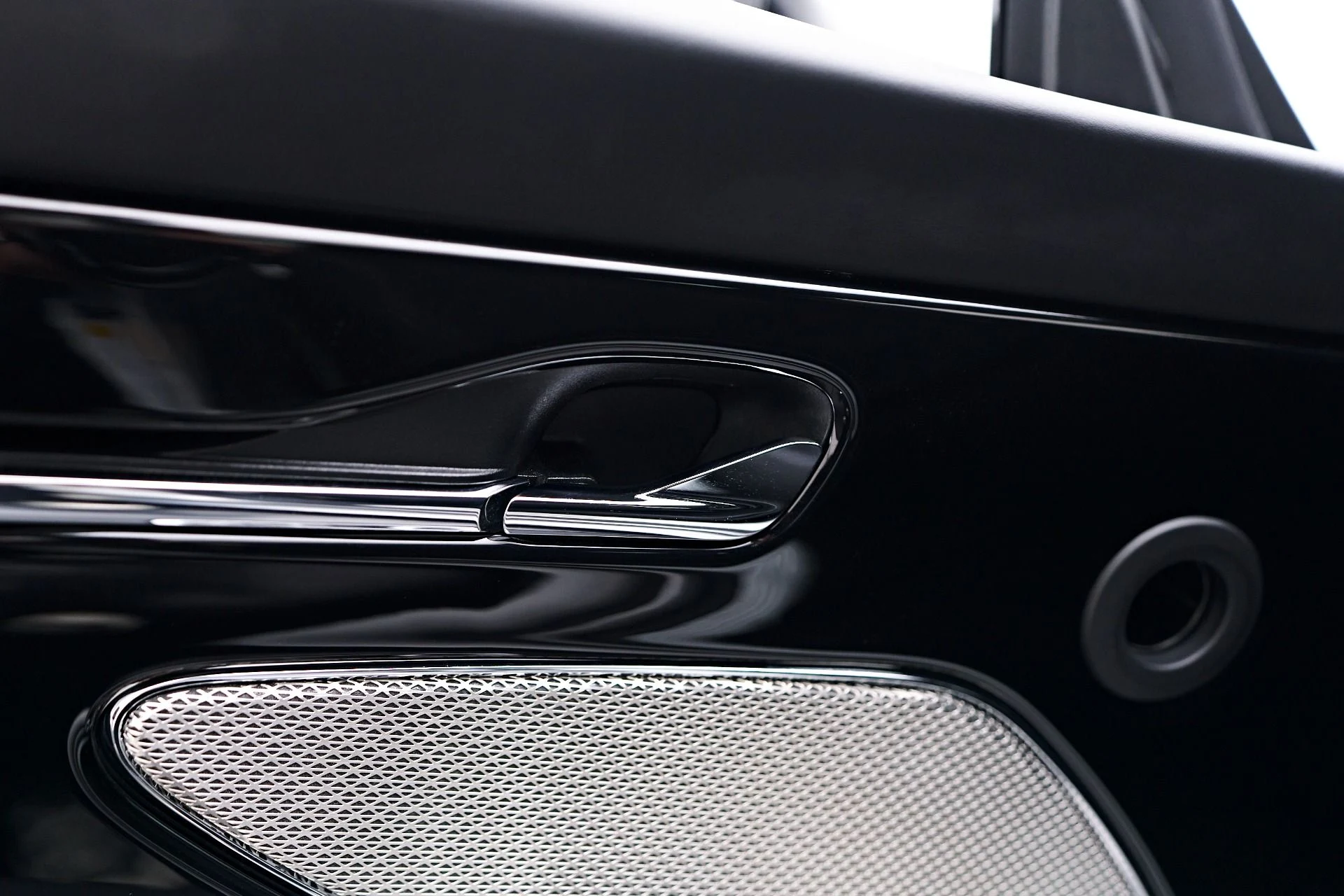 mph036_2280493481_Used_2024_Aston_Martin_DB_12_1755890623_a30bbc64d5