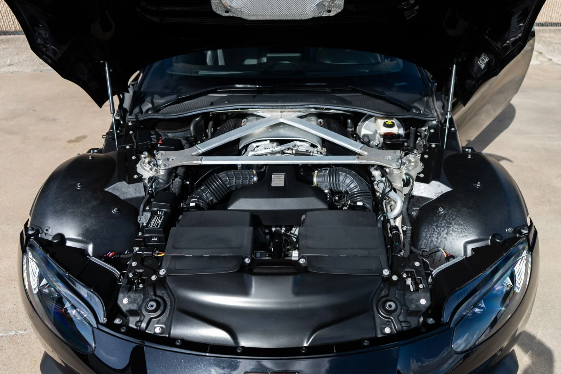 mph036_228517870_Used_2019_Aston_Martin_Vantage_1789496200_e17d037e9a