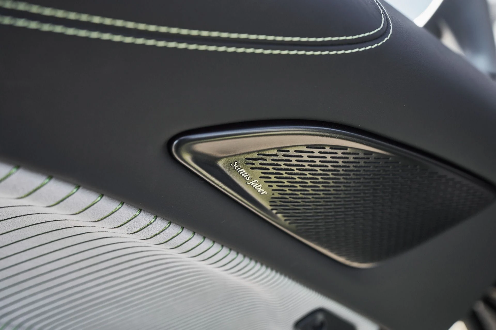 mph036_2297640651_Used_2023_Maserati_MC_20_Cielo_1761946908_1c9c6f549a