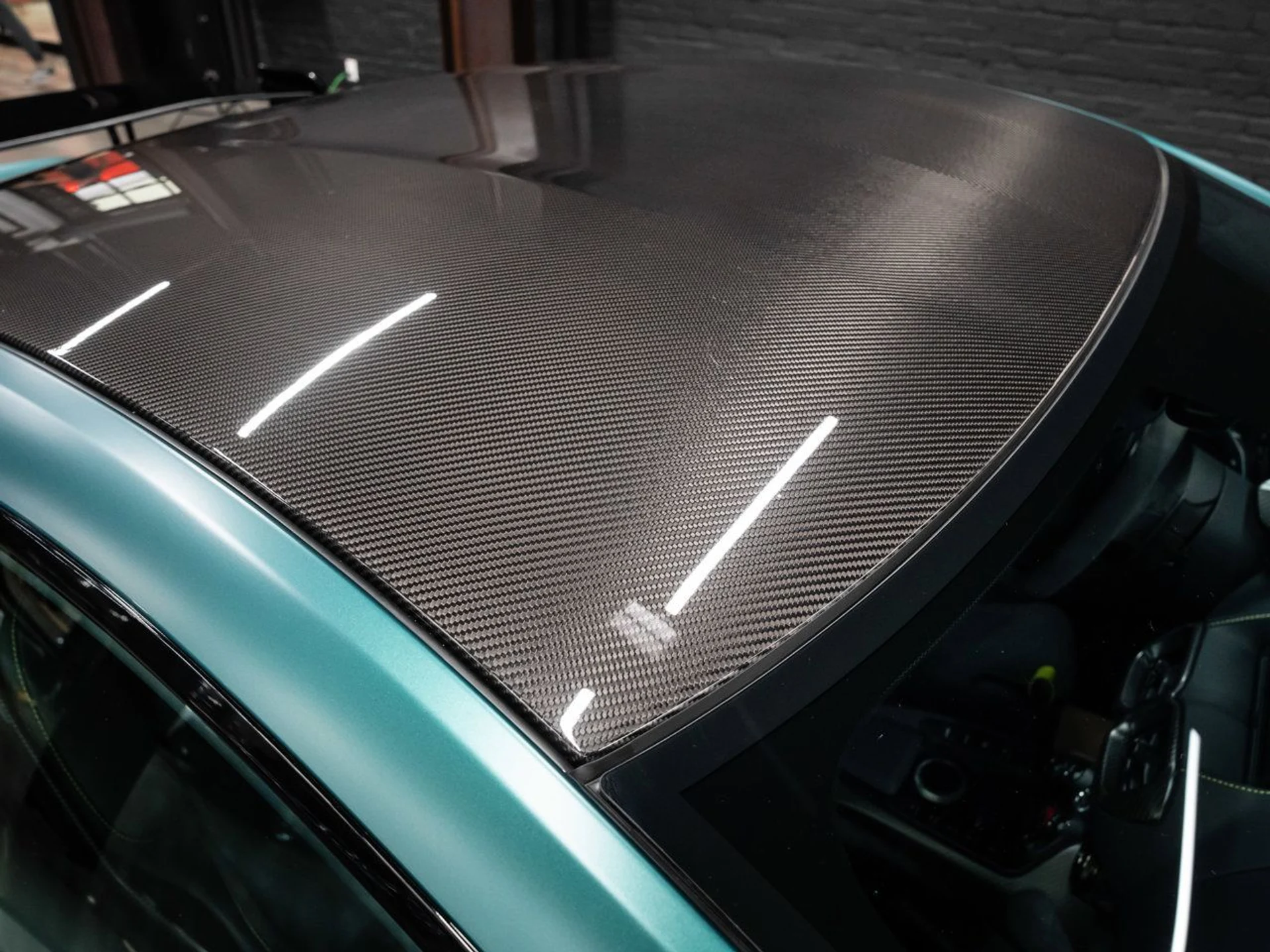 mph036_2301385450_aston_martin_vantage_2023_093abdcbd3