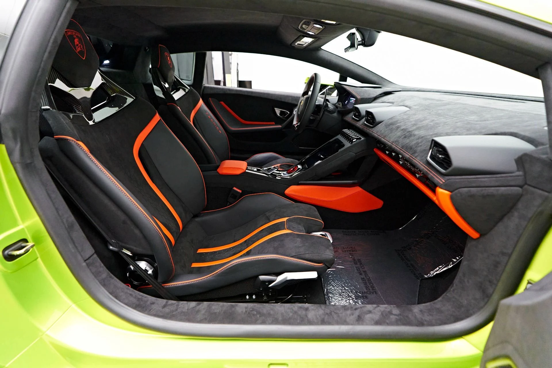 mph036_2306348757_Used_2023_Lamborghini_Huracan_Tecnica_Base_1715640571_2f194d7f66