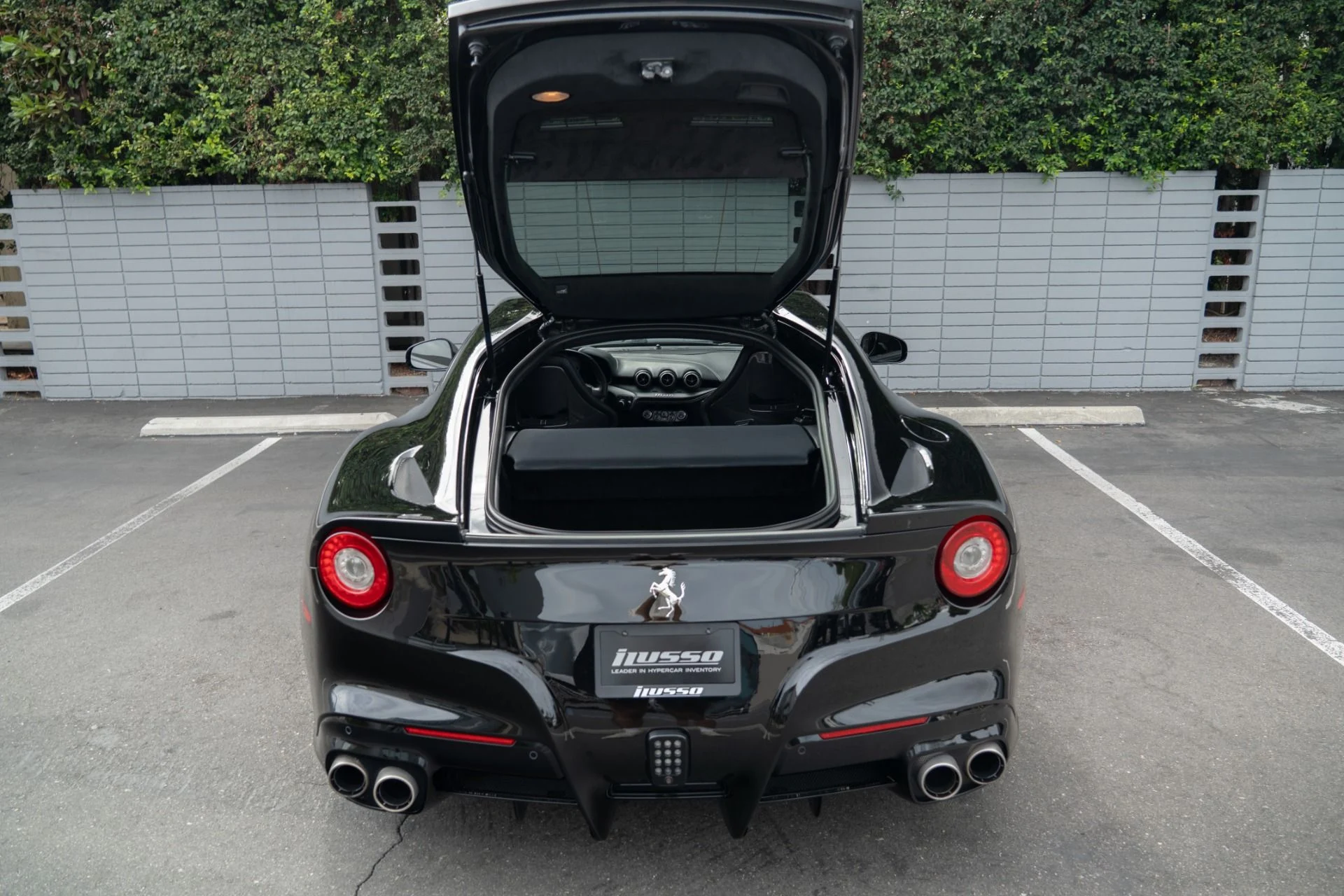 mph036_2328292634_Used_2014_Ferrari_F12berlinetta_1756490493_3b30e47051