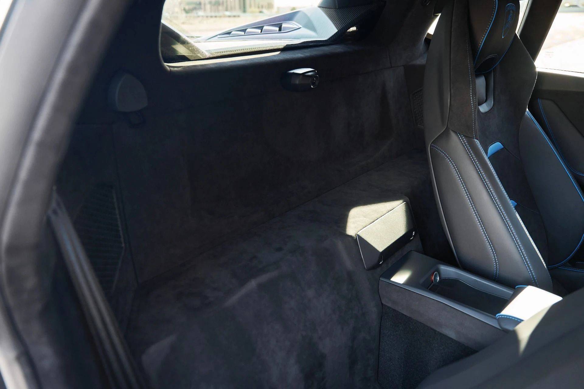 mph036_2331473500_Used_2023_Lamborghini_Huracan_Tecnica_Base_1766024615_df049b88ee