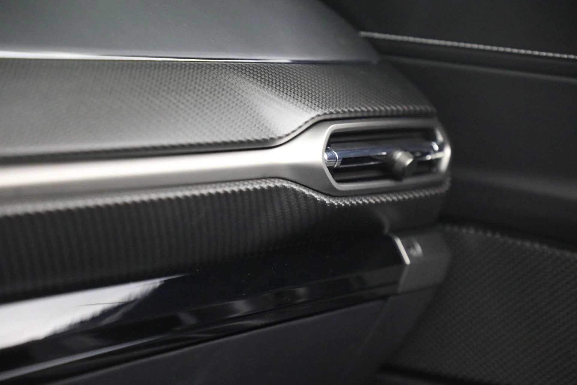 mph036_2339479611_New_2026_Aston_Martin_Vantage_Roadster_1762286675_9a518023fd