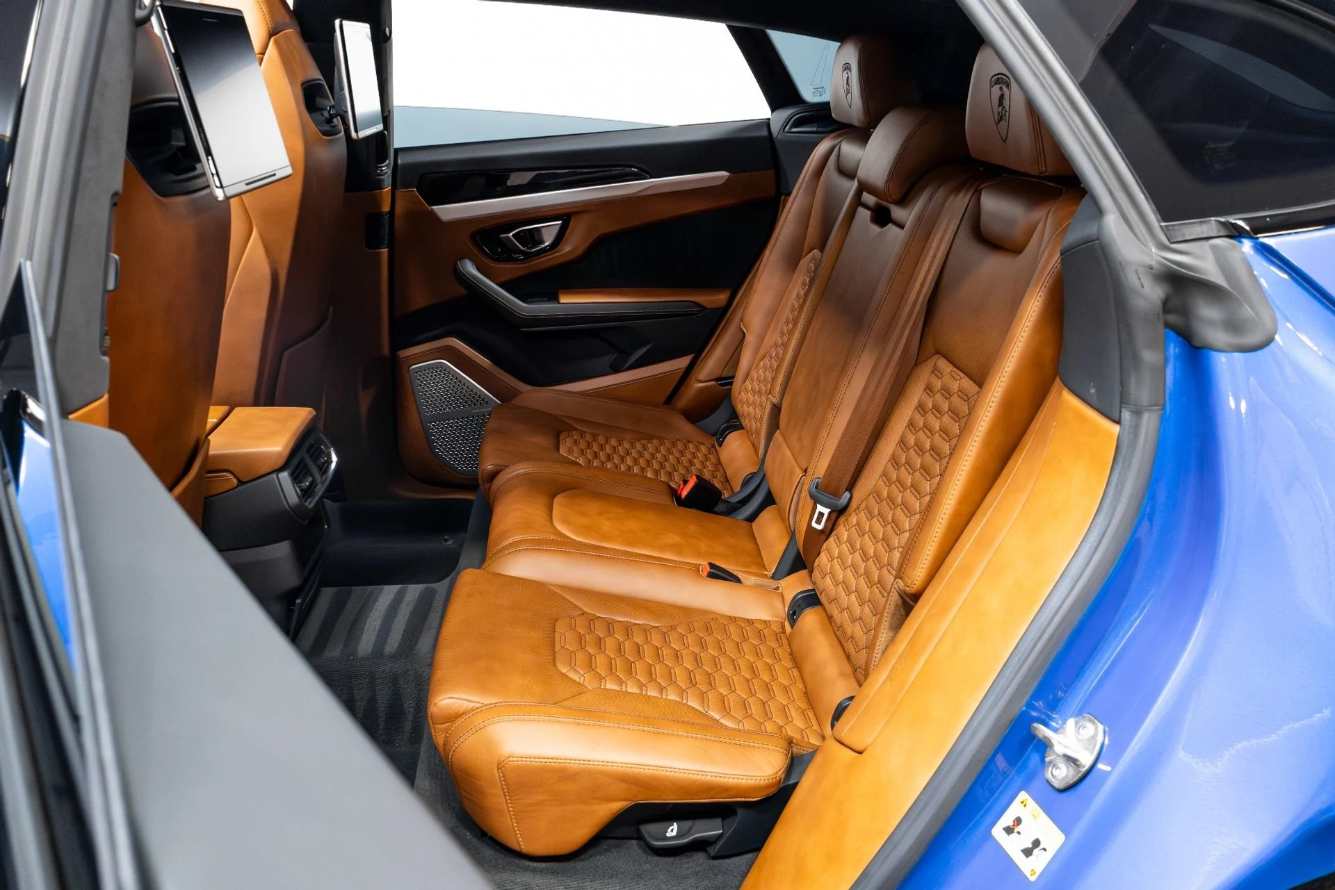 mph036_2342380396_Used_2019_Lamborghini_Urus_1772123275_2c13b2808a