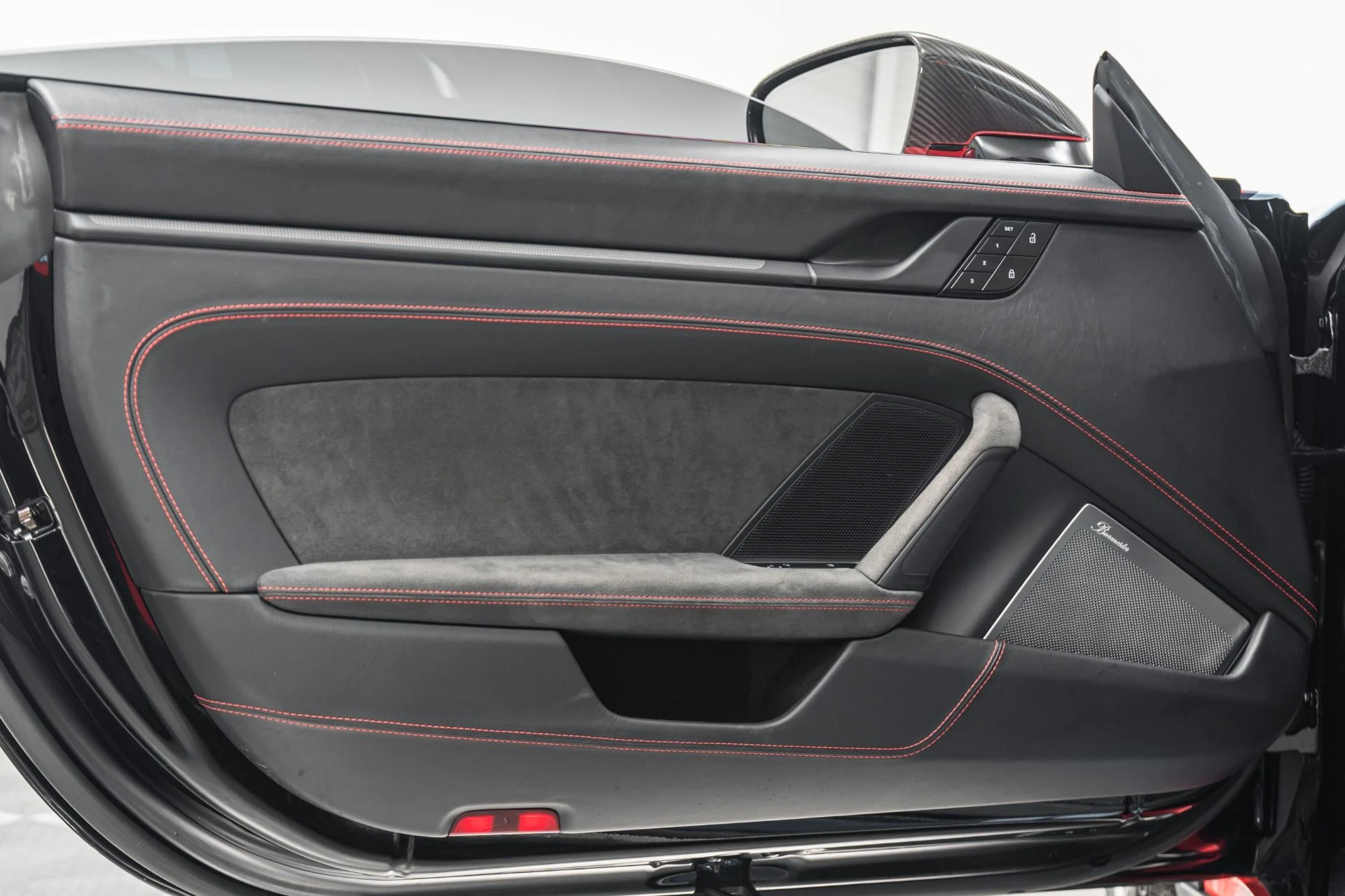 mph036_2352022174_Used_2024_Porsche_911_Dakar_Martini_Livery_Carbon_Roof_570_of_2500_1777055109_197c8b9e61