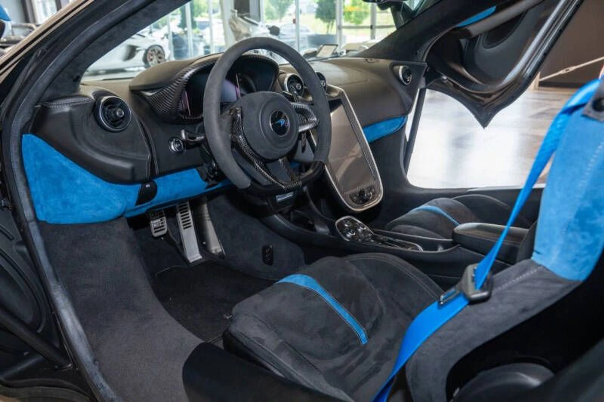 mph036_2355637541_2017_mclaren_570gt_base_2dr_coupe_16a2edb071
