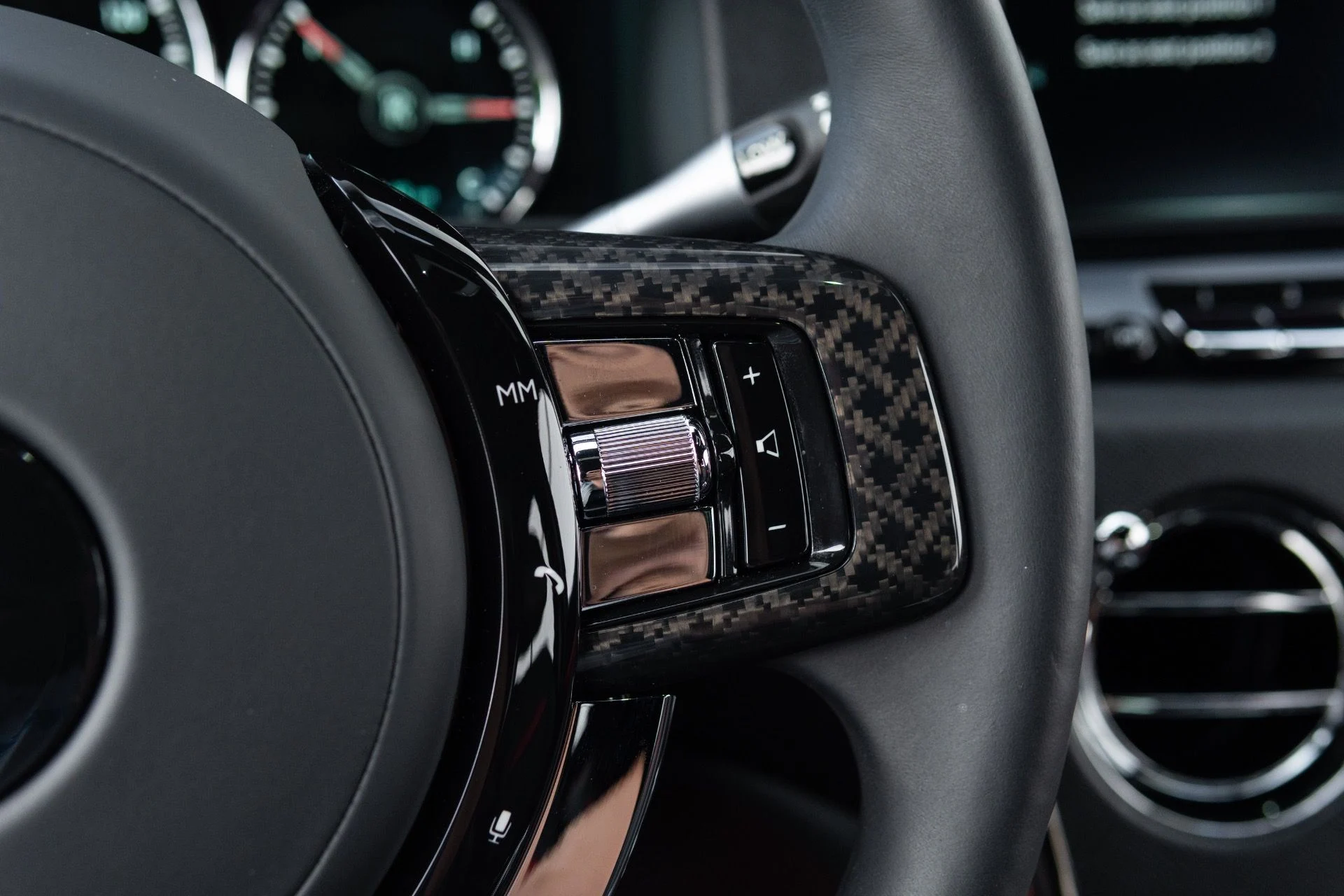 mph036_2356781289_Used_2022_Rolls_Royce_Black_Badge_Cullinan_1776130970_6dbeb2f596