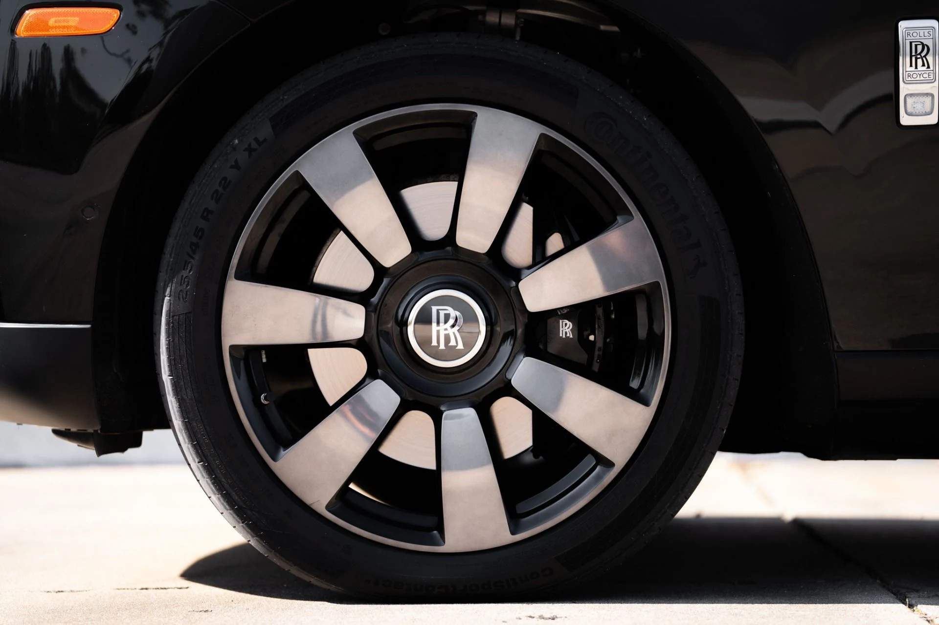 mph036_2358739604_Used_2023_Rolls_Royce_Cullinan_1765314803_45304fa09d