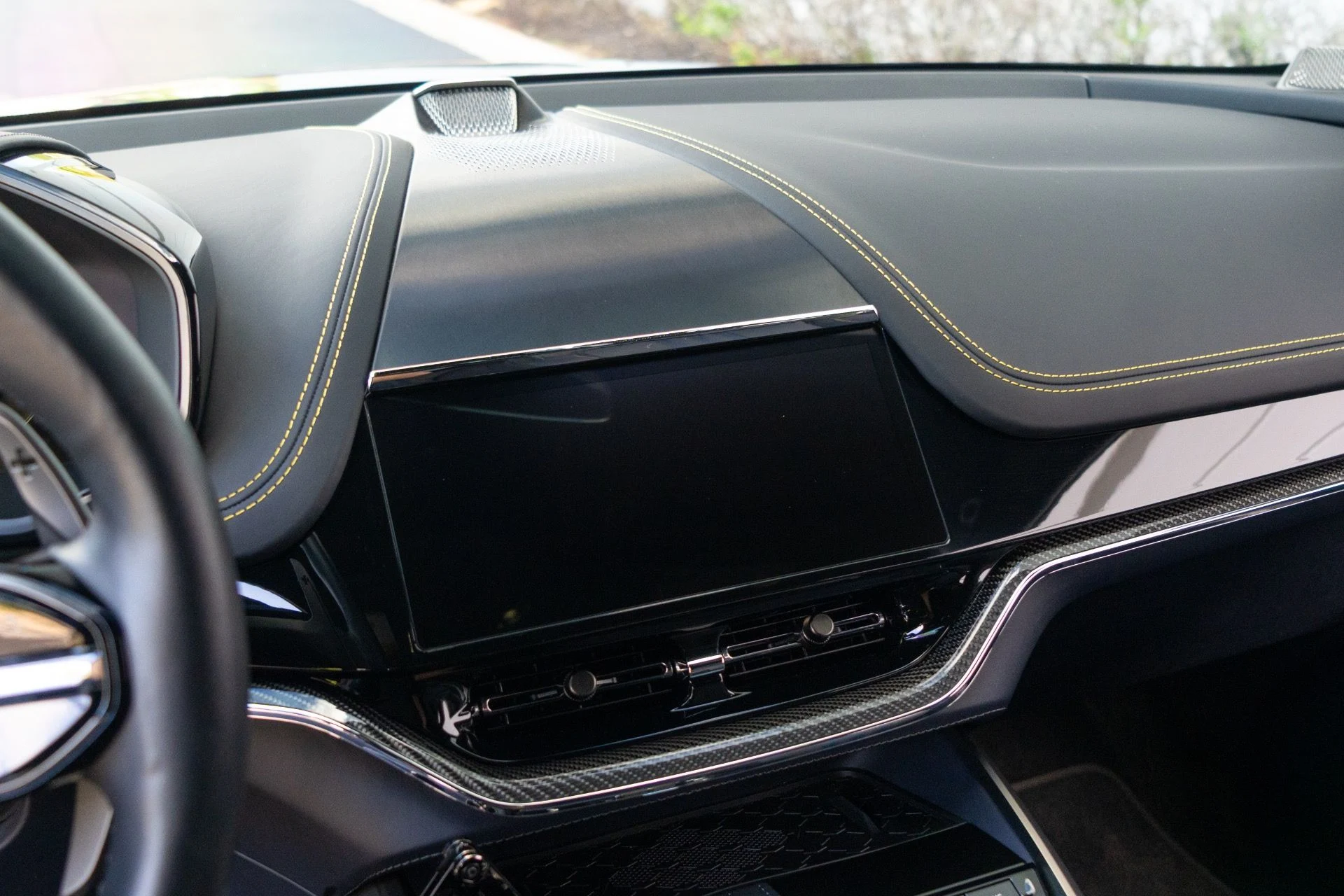 mph036_2360380283_Used_2025_Aston_Martin_DBX_707_1764700714_0a0db55e6b