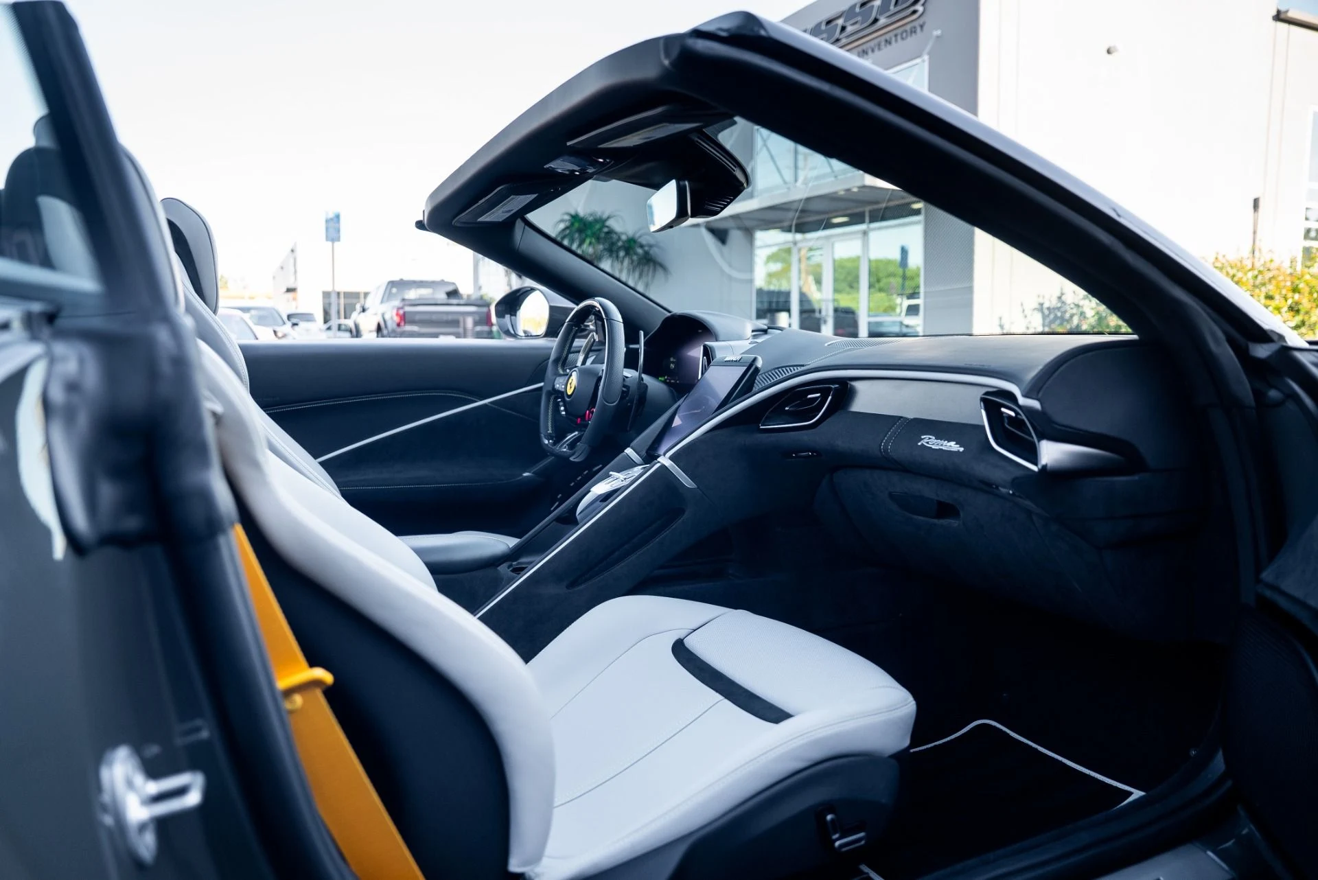 mph036_2361433211_Used_2024_Ferrari_Roma_Spider_1764029037_2abdd4871b