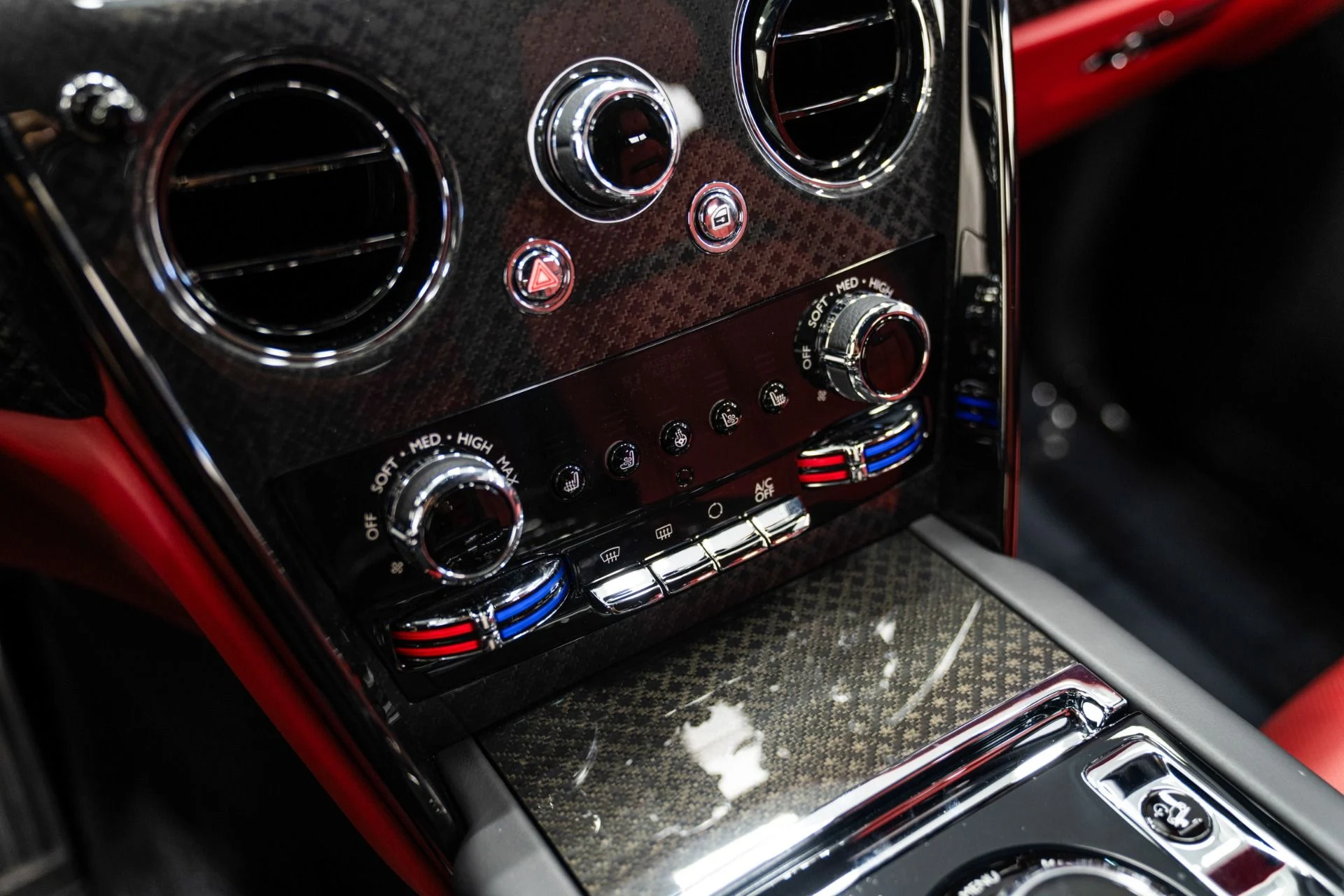 mph036_2365305145_Used_2023_Rolls_Royce_Cullinan_Black_Badge_Two_Tone_Interior_Starlight_Headliner_1762809823_e2945ce321