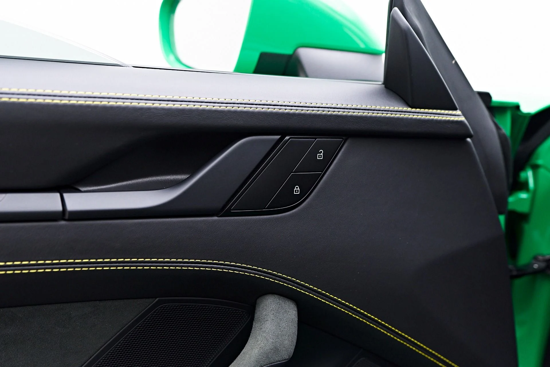 mph036_2369409421_Used_2022_Porsche_911_GT_3_1763574748_3db1e9d664