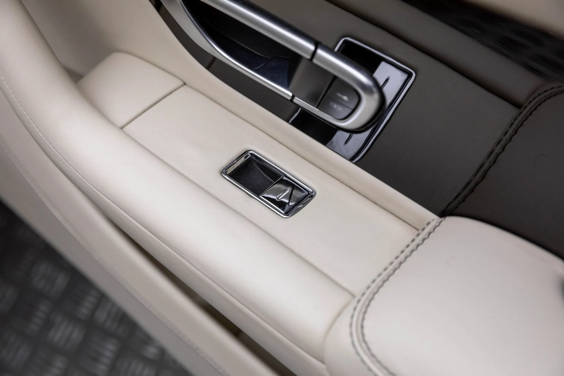 mph036_2381530864_37_683e082d2c