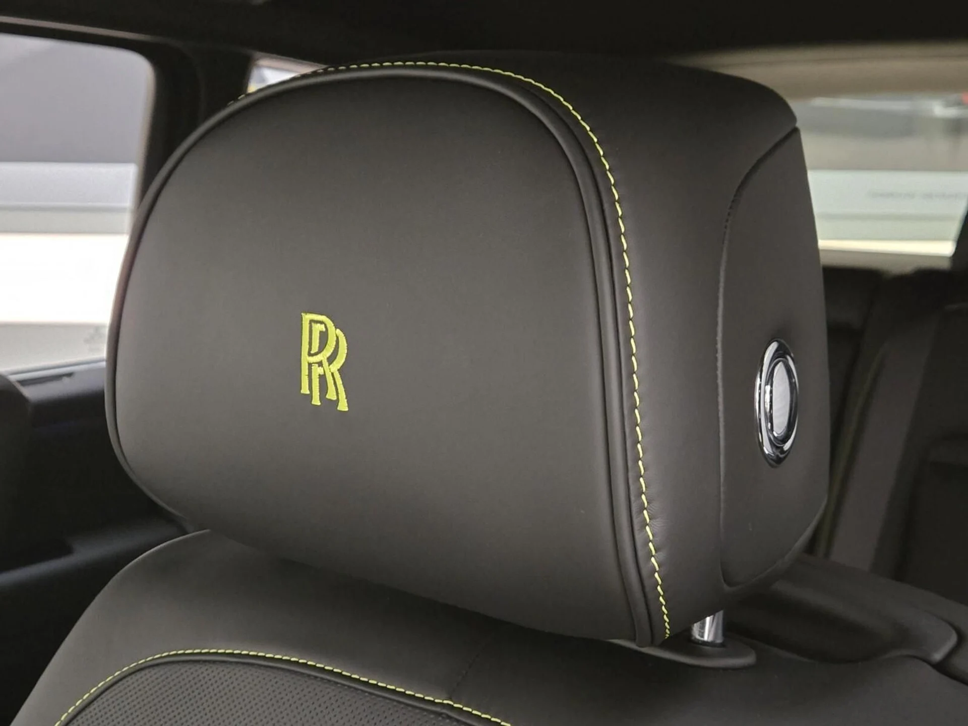 mph036_2389792375_New_2026_Rolls_Royce_Cullinan_Black_Badge_1776921929_77ba9cfe8d