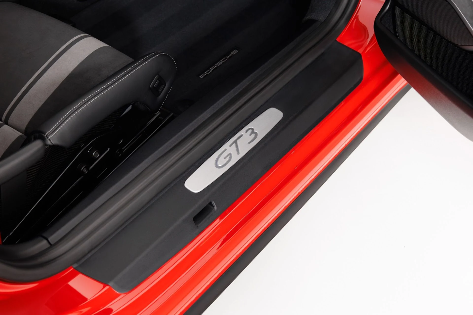 mph036_2395376884_Used_2018_Porsche_911_GT_3_1782237123_55a849debd