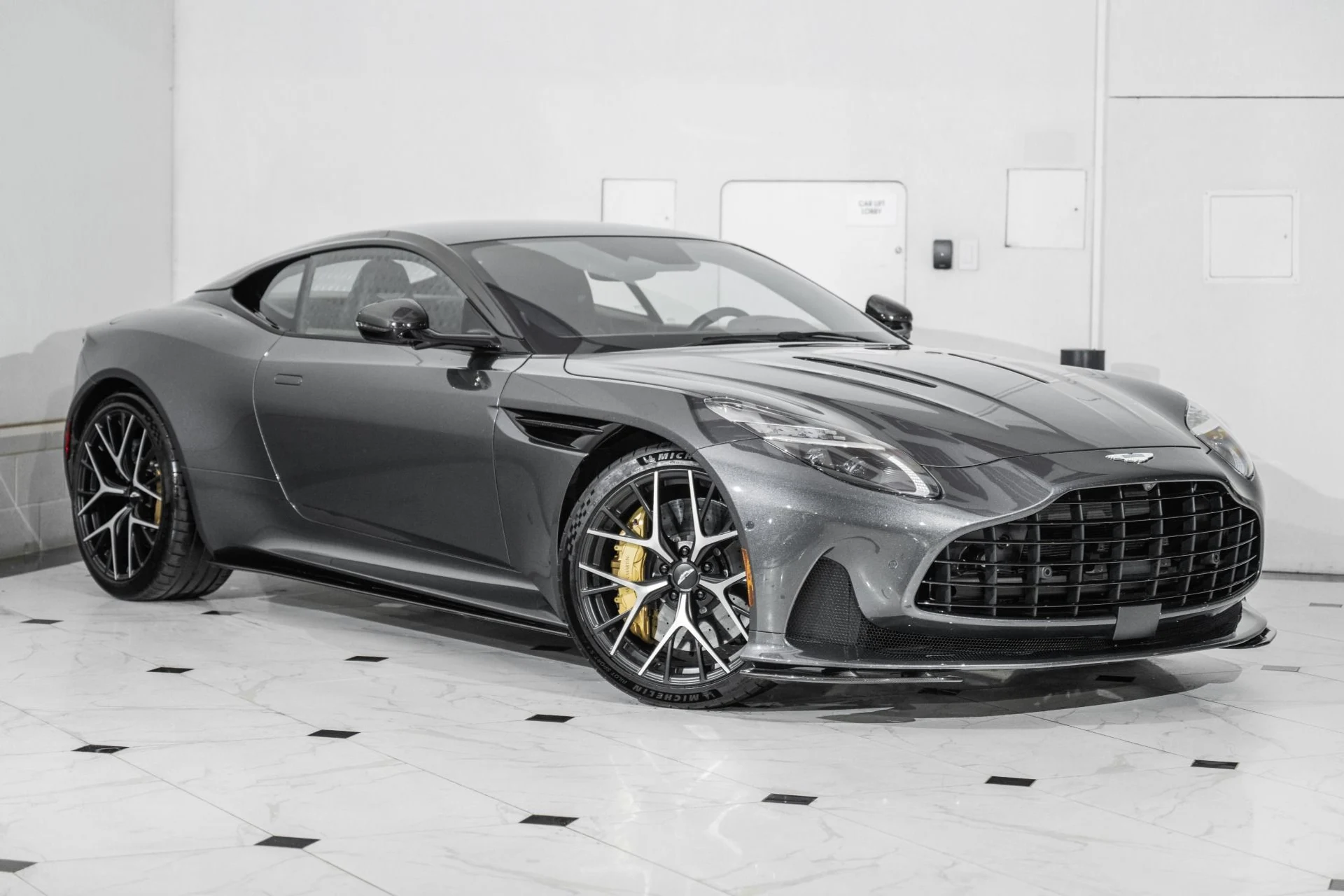 mph036_2398530152_New_2024_Aston_Martin_DB_12_V8_1761150102_89741d07c3