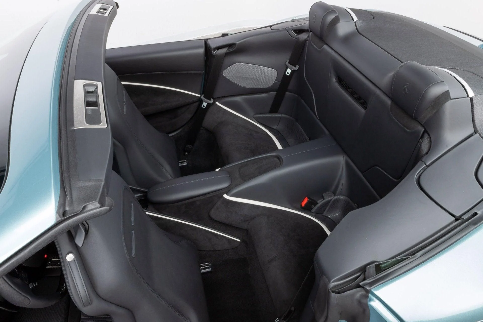 mph036_2414834308_Used_2024_Ferrari_Roma_Spider_1777382685_69ed592b66