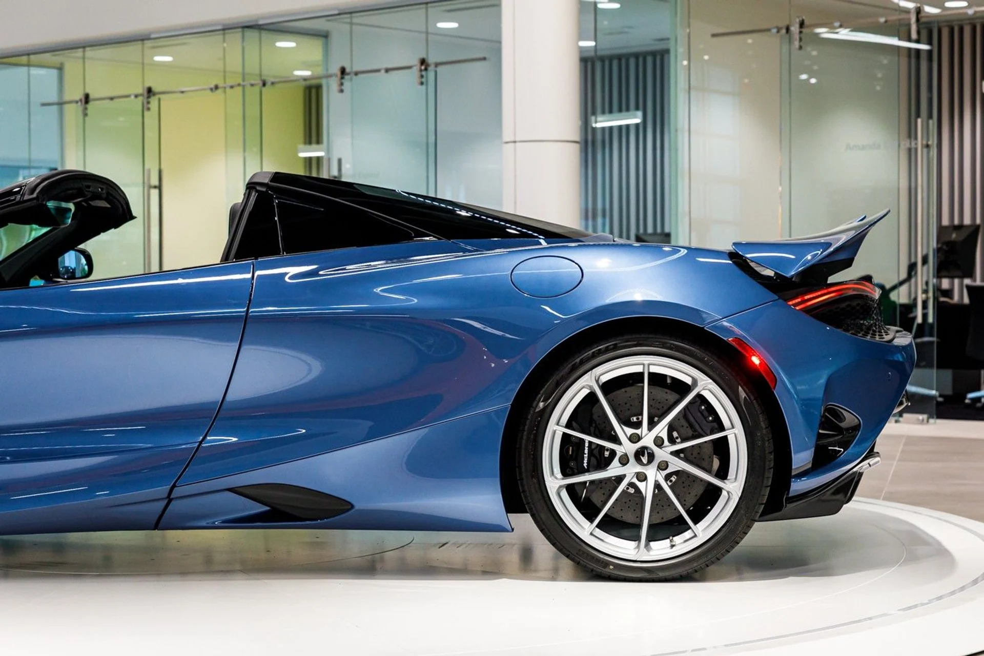 mph036_242176705_650_p37_l_1367596387