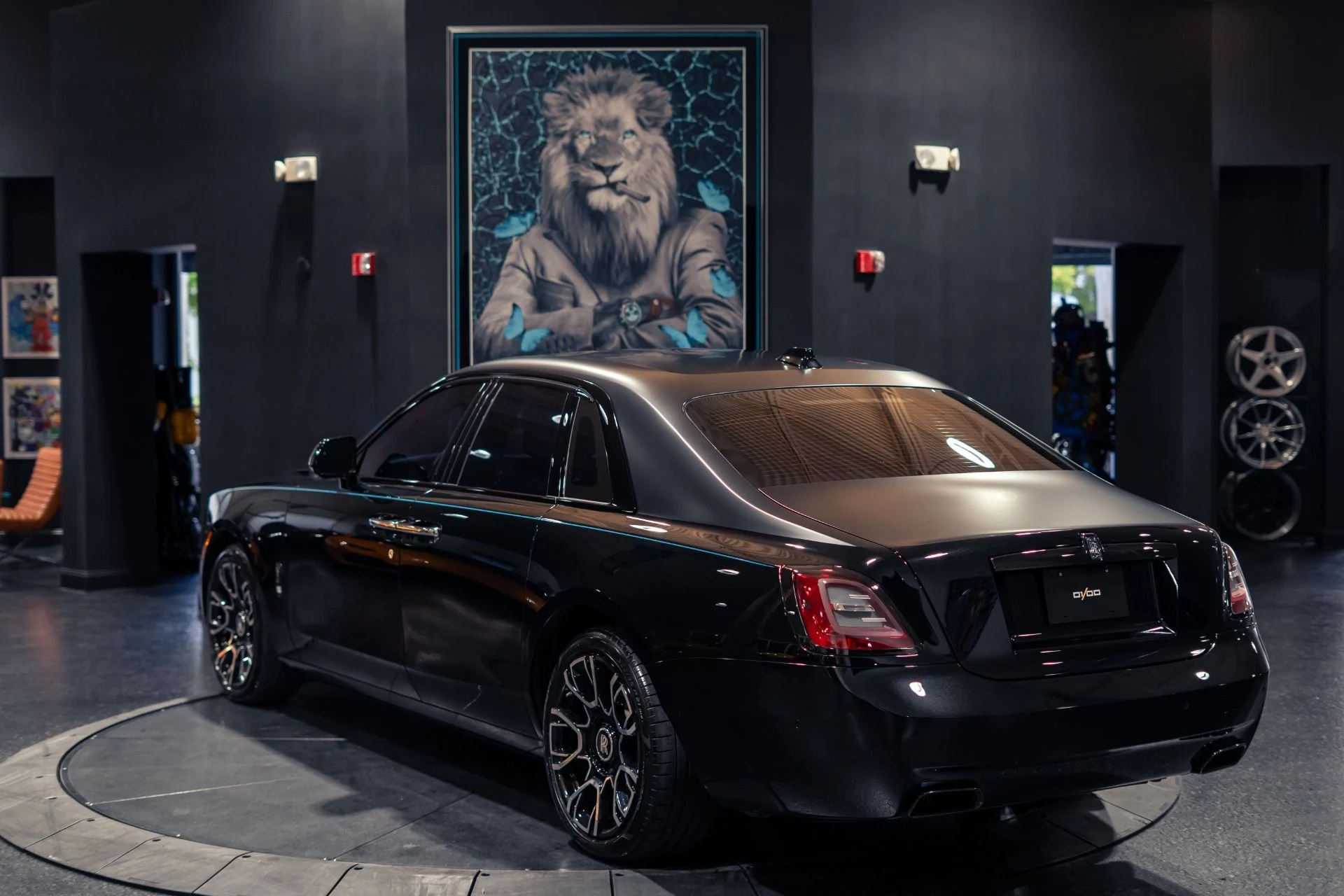 mph036_2423077138_Used_2023_Rolls_Royce_Black_Badge_Ghost_Commissioned_Turchese_Interior_Huge_Sticker_1781111674_3d56c60f1e