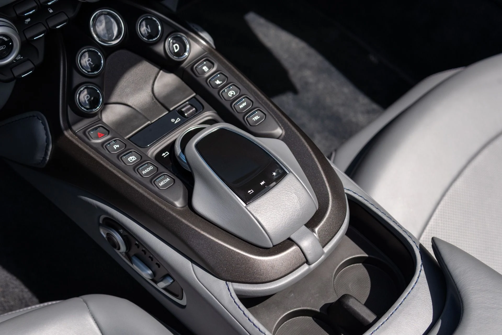 mph036_243120528_Used_2021_Aston_Martin_Vantage_1774065878_3e384cdcf1