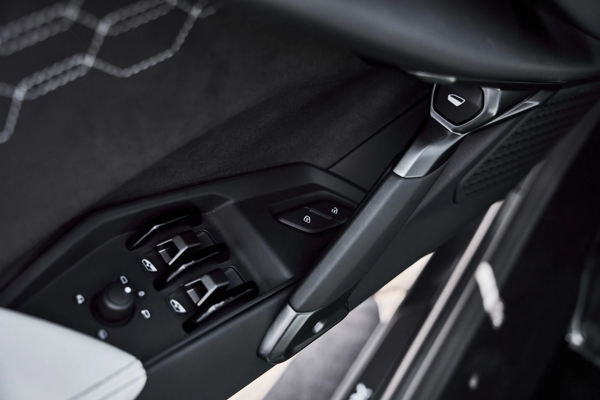 mph036_2435033645_Used_2026_Lamborghini_Revuelto_Base_1777078405_661199db85