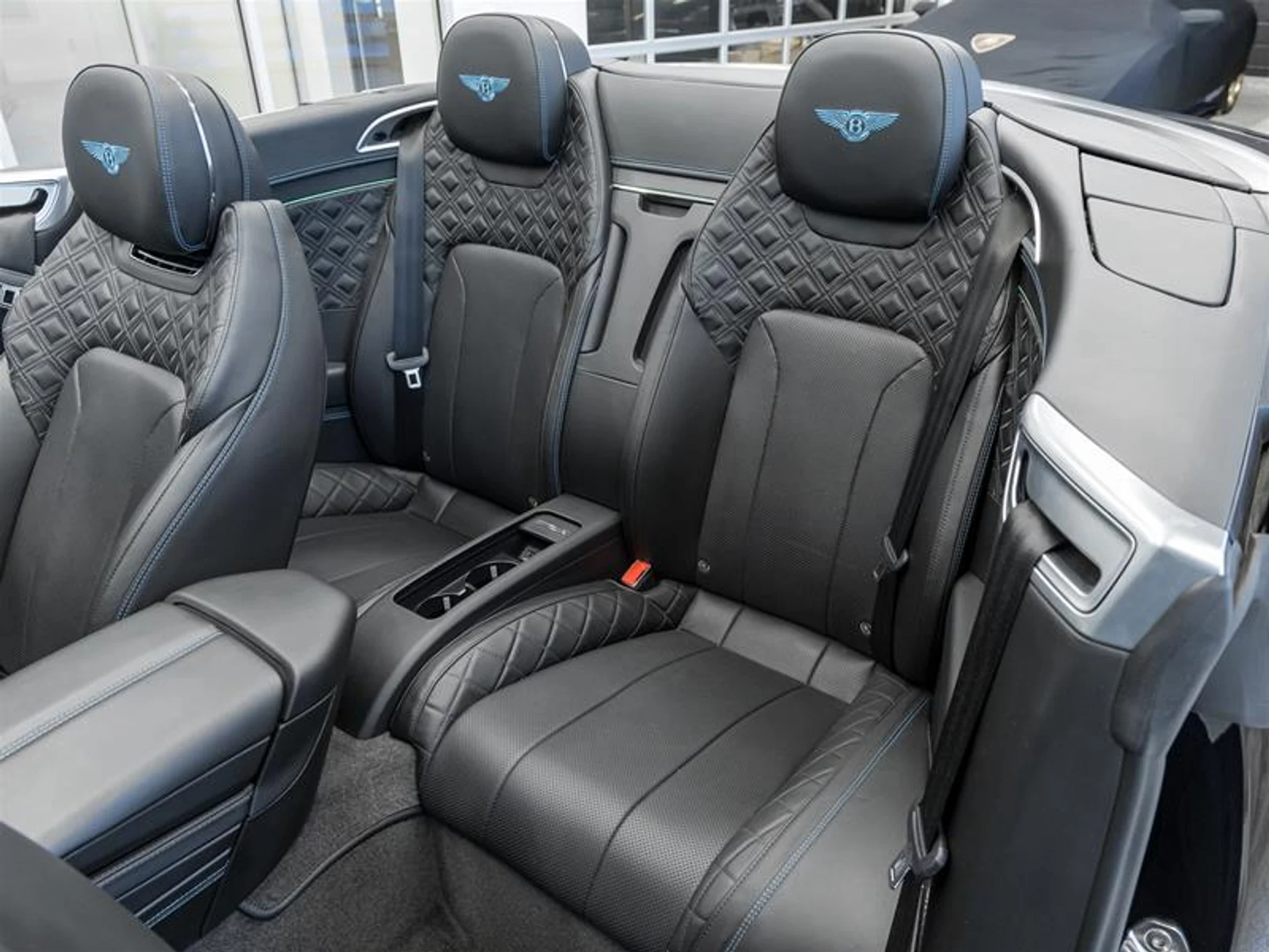 mph036_2438955297_11642317_1585477359_2a94a89520