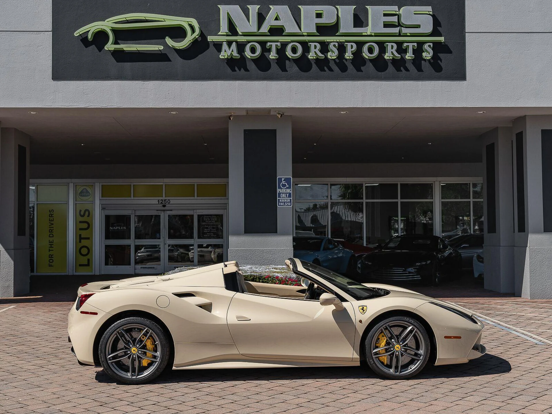 mph036_2441777649_Used_2016_ferrari_488_Spider_2dr_Conv_1785783816_296e3201dd