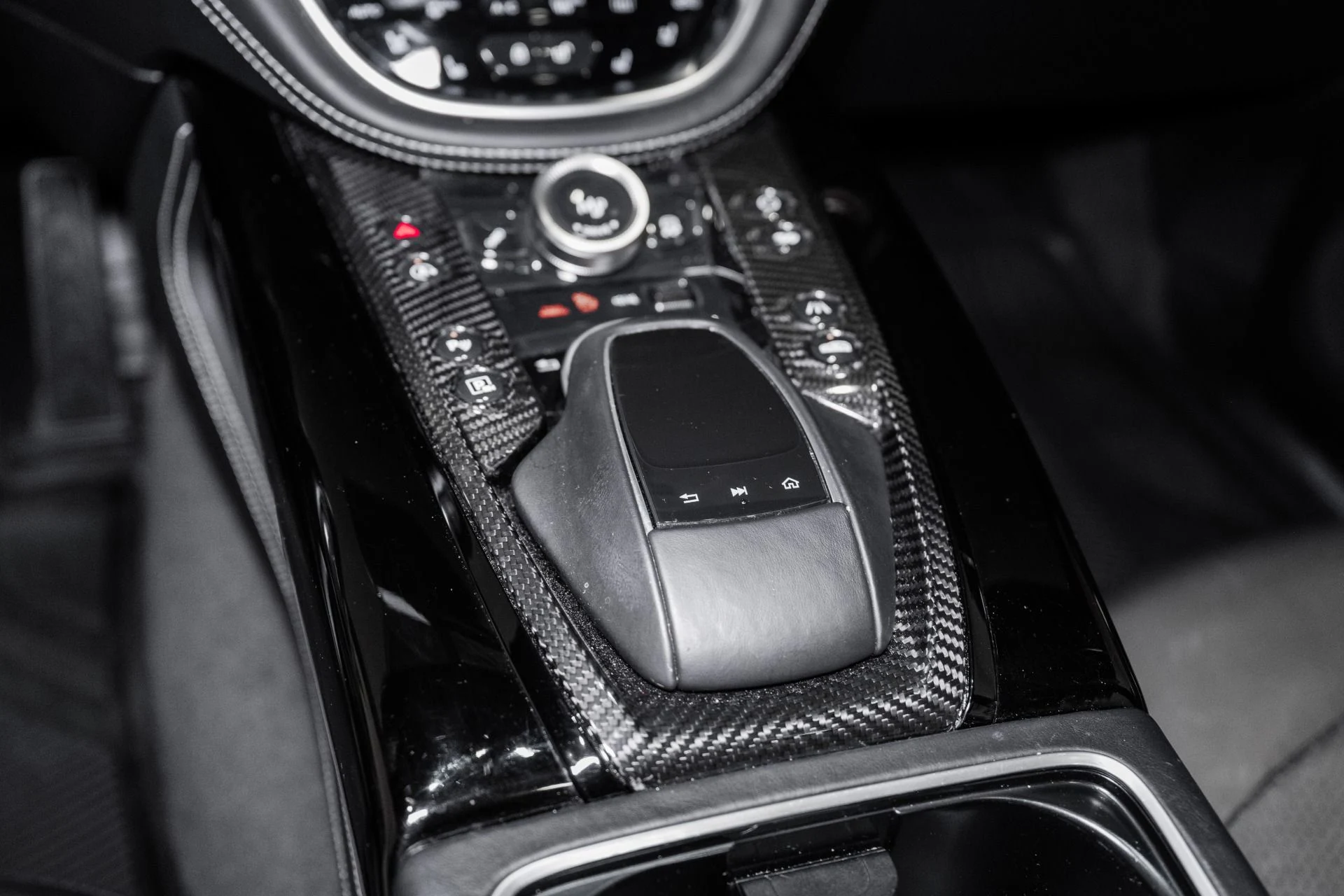 mph036_244618268_Used_2023_Aston_Martin_DBX_707_1761749500_1ed52dcc62