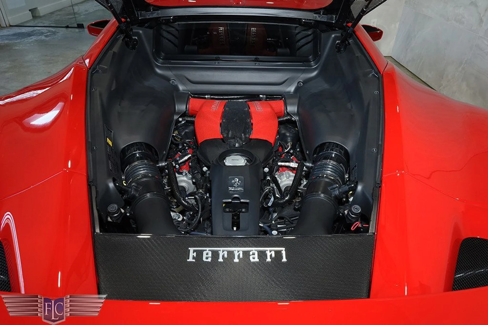 mph036_2451657632_used_2020_ferrari_f8_tributo_coupe_9689_22891893_37_1024_bb6ee1a3aa