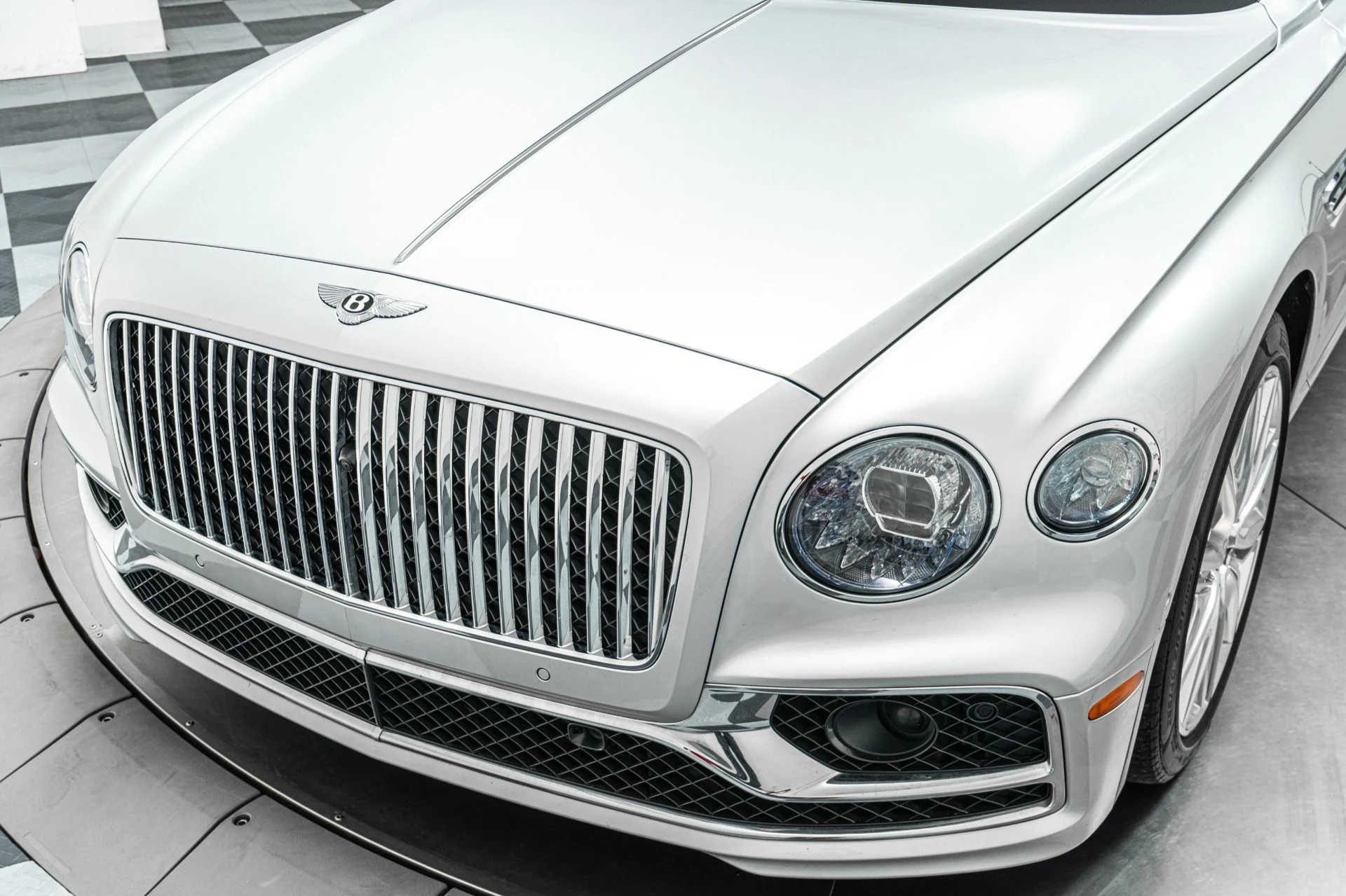 mph036_2477044127_Used_2022_Bentley_Flying_Spur_V8_Great_Colors_Engine_Turned_Veneers_Mulliner_Package_1773426233_0d32541726