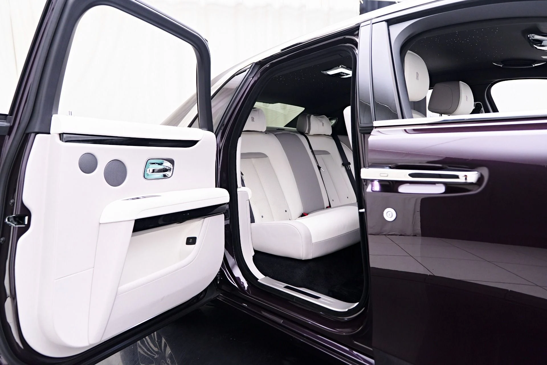 mph036_2484032759_Used_2024_Rolls_Royce_Ghost_Base_1752169894_fc71a9d34e