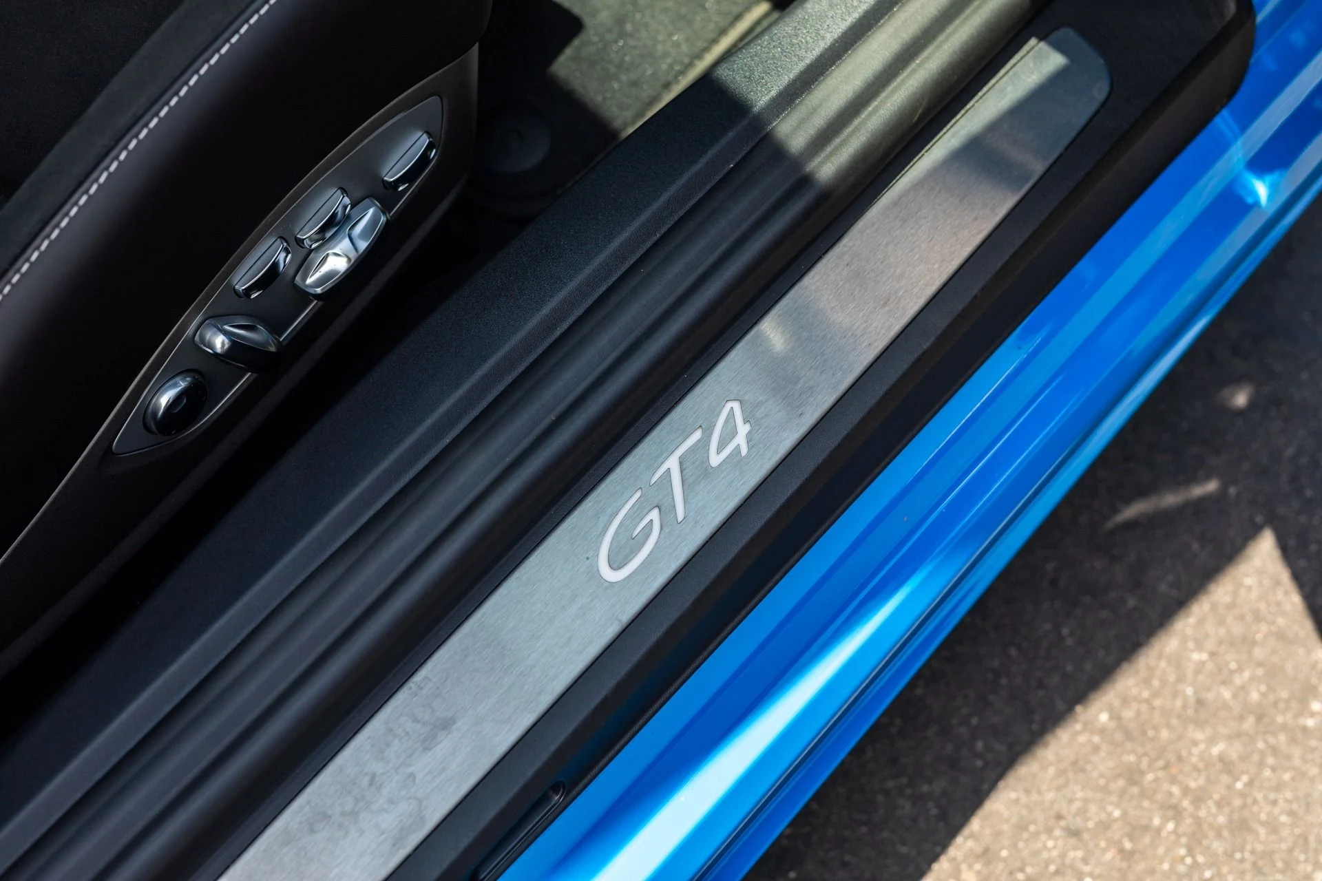 mph036_2511481287_Used_2023_Porsche_718_Cayman_GT_4_1721258215_adb62f2c55