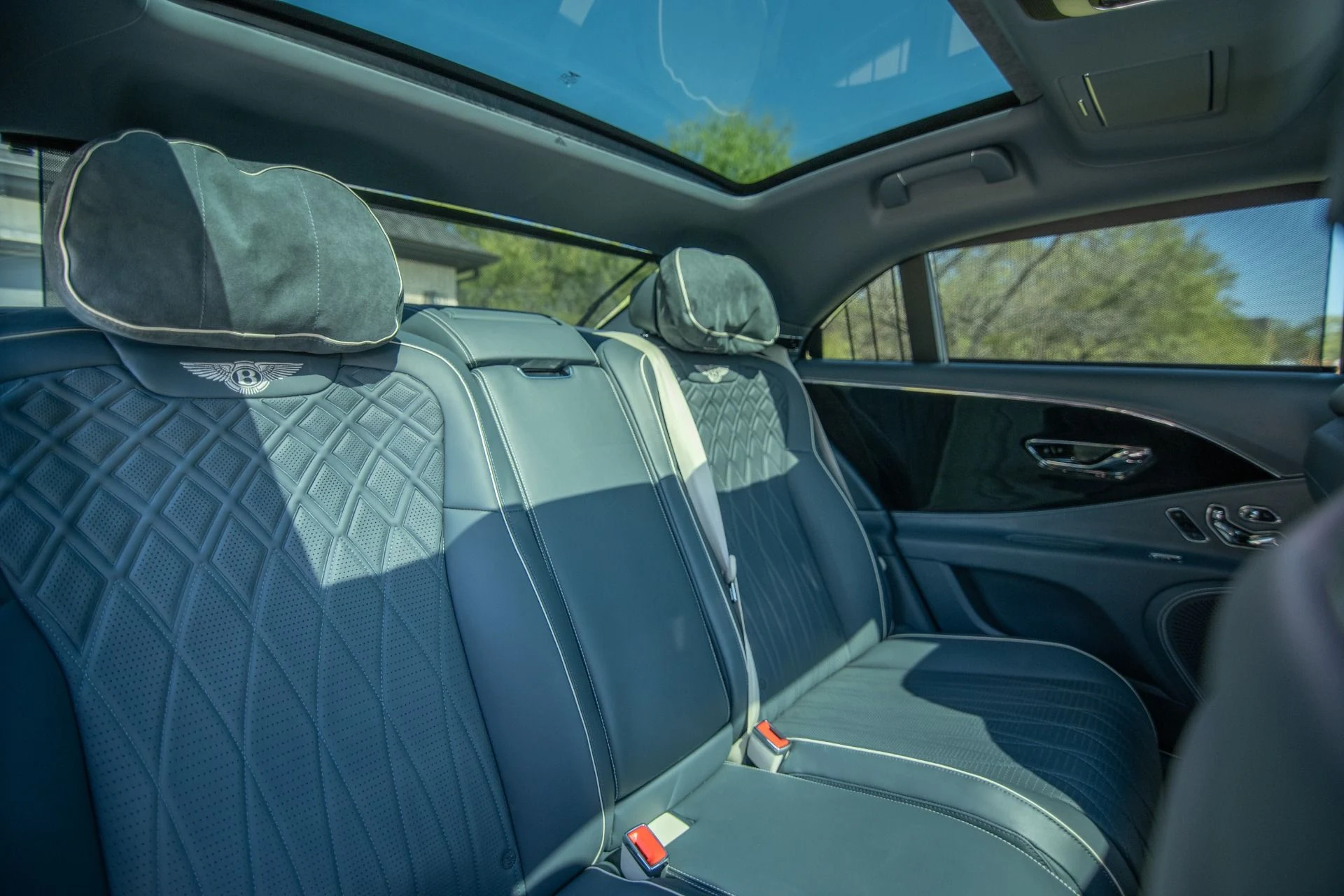 mph036_2512393517_Used_2022_Bentley_Flying_Spur_V8_1791935036_cba1ac242c