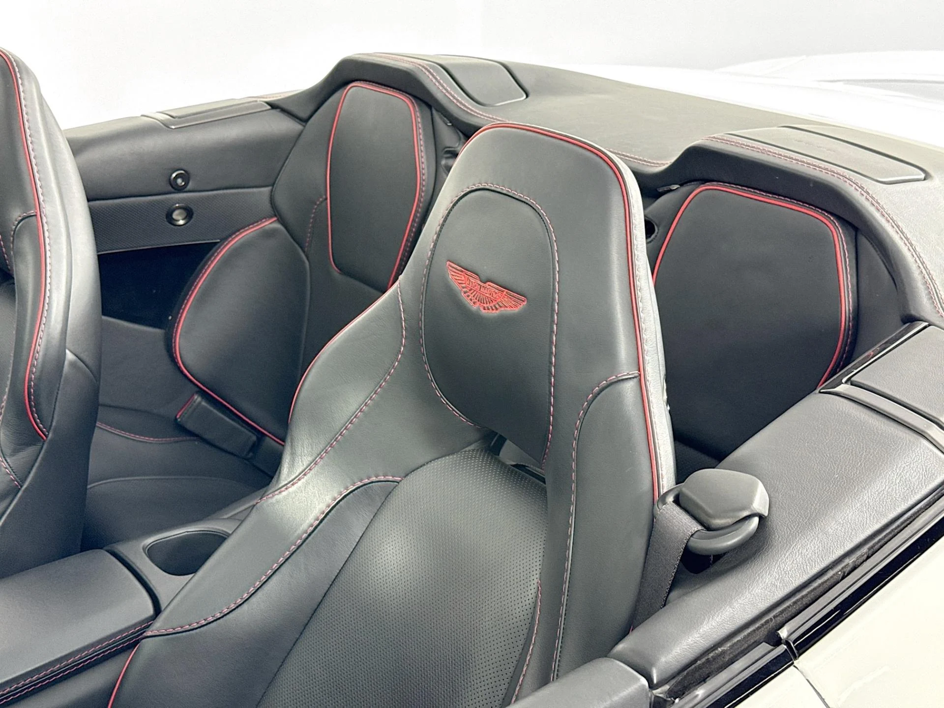 mph036_2513059139_Used_2015_Aston_Martin_Vanquish_Volante_1782334108_69f3e61406